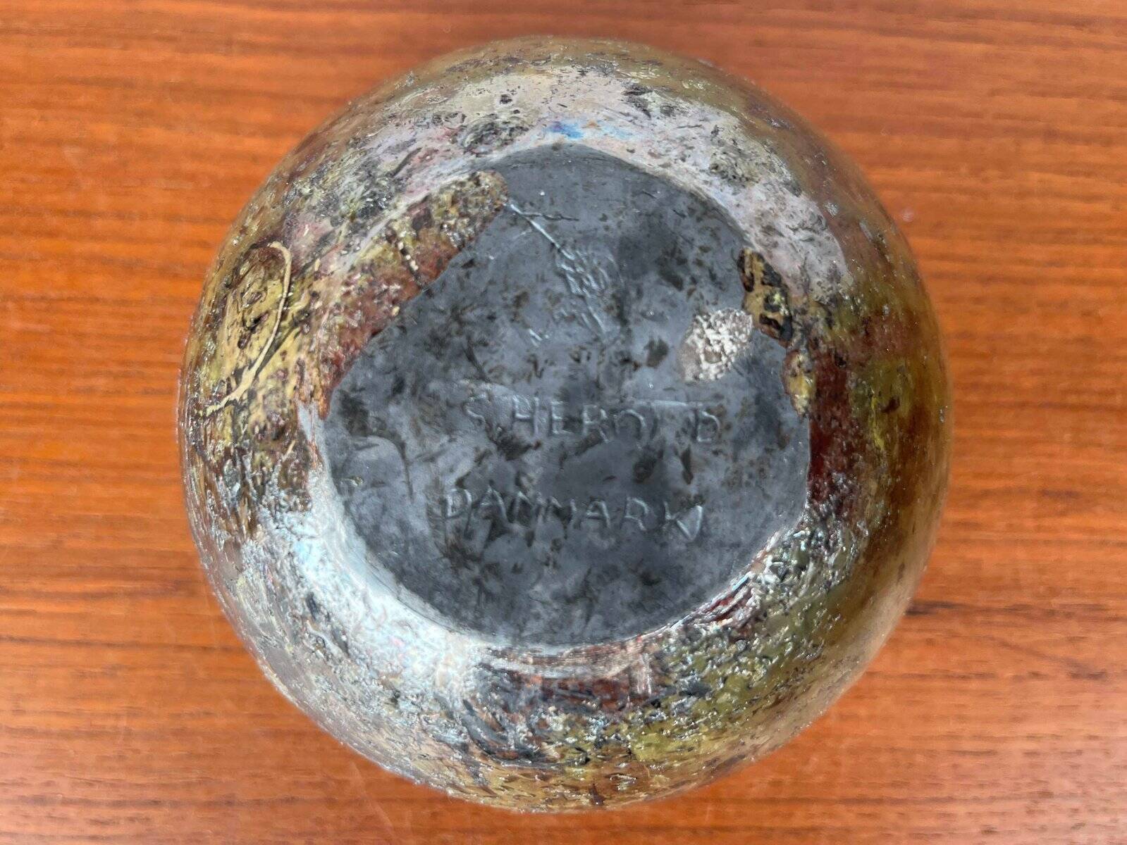 Mid-century modern Danish studio pottery bowl by Sussie Herold, 1960s.