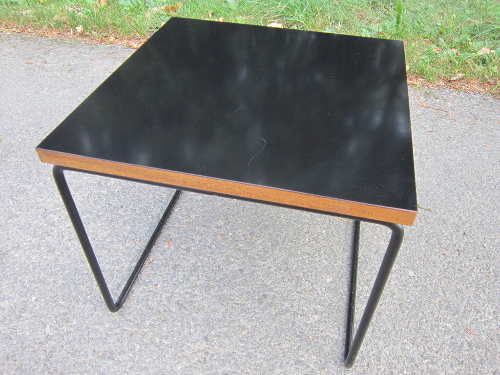Table volante de Pierre Guariche pour Steiner