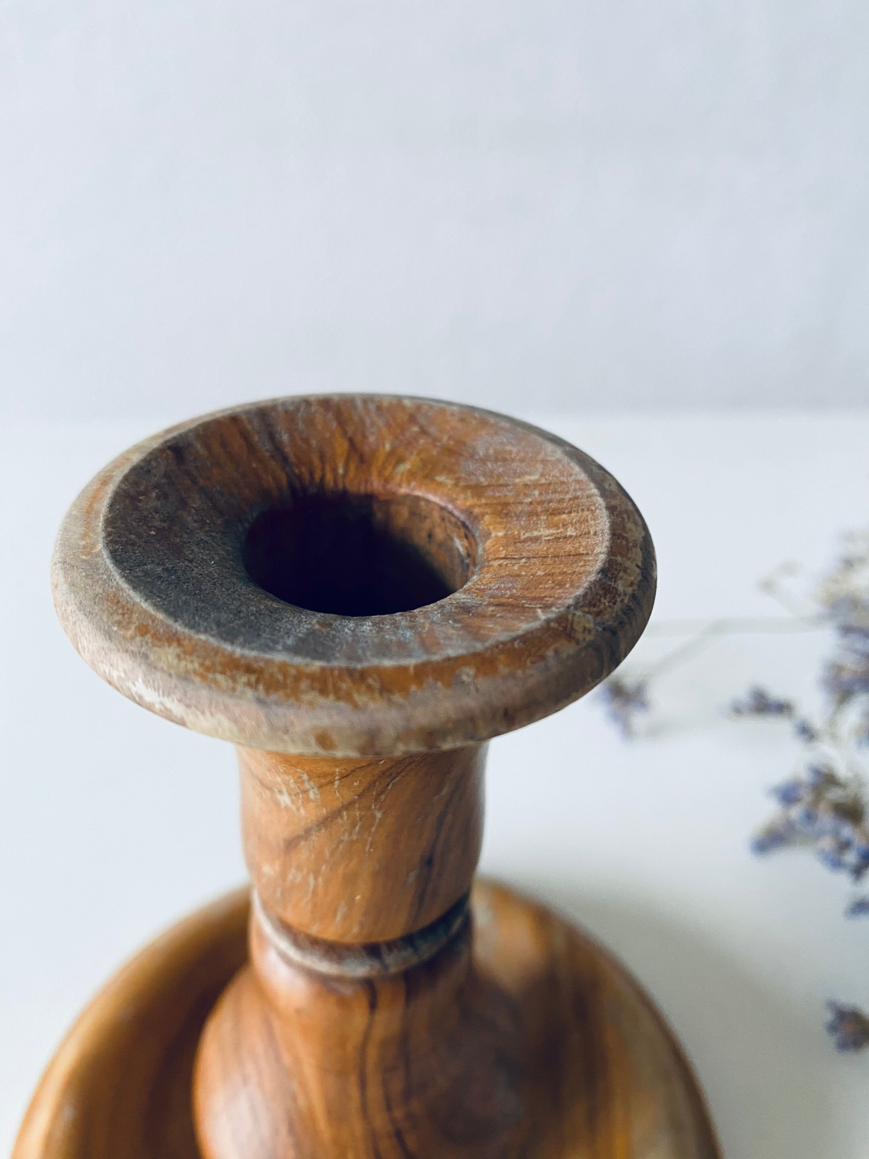 Bougeoir ancien en bois