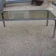 Table basse chrome et verre fumé