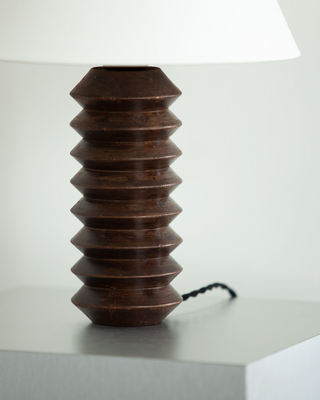 Corkscrew foot lamp