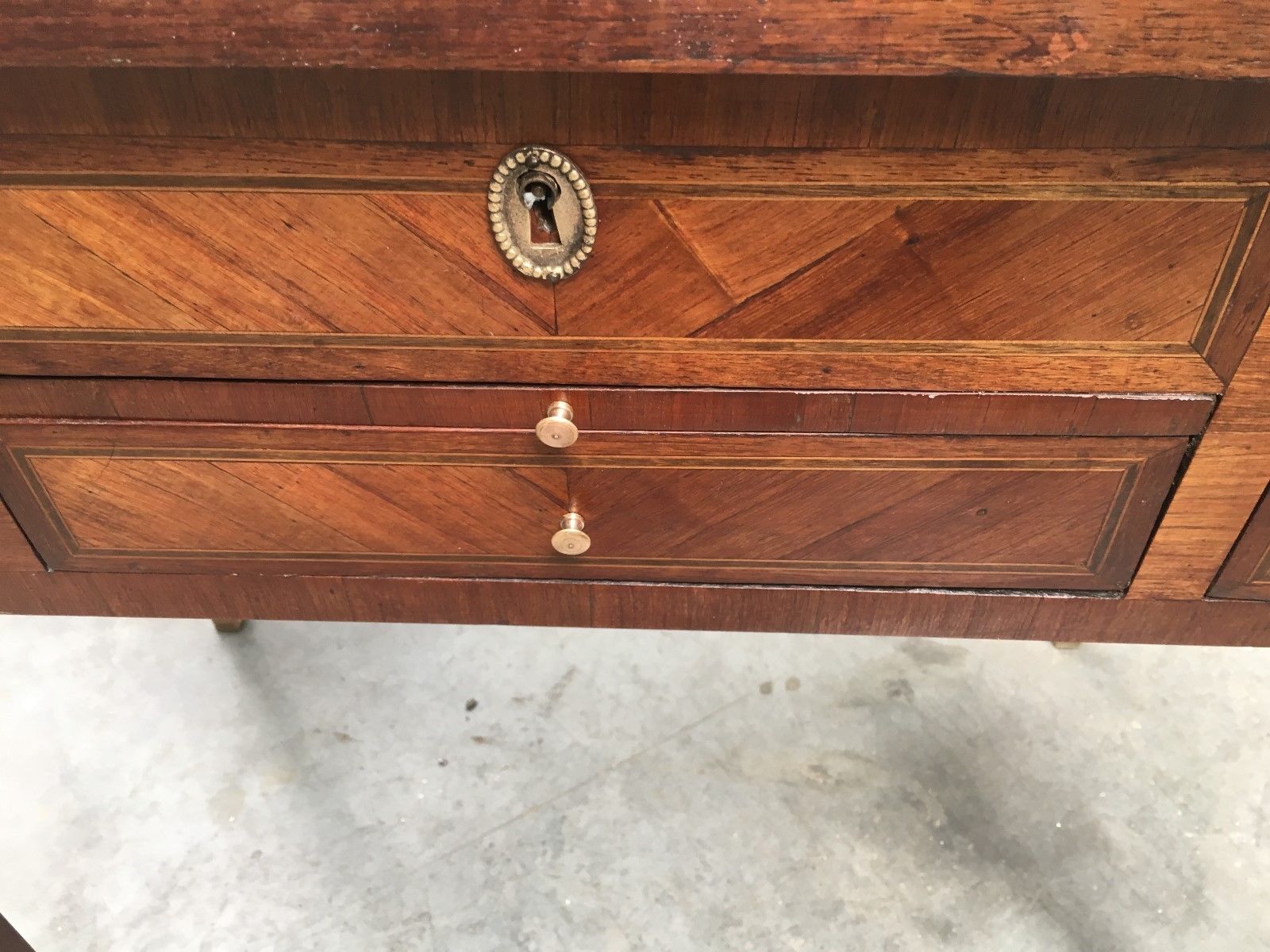 Louis XVI style powder