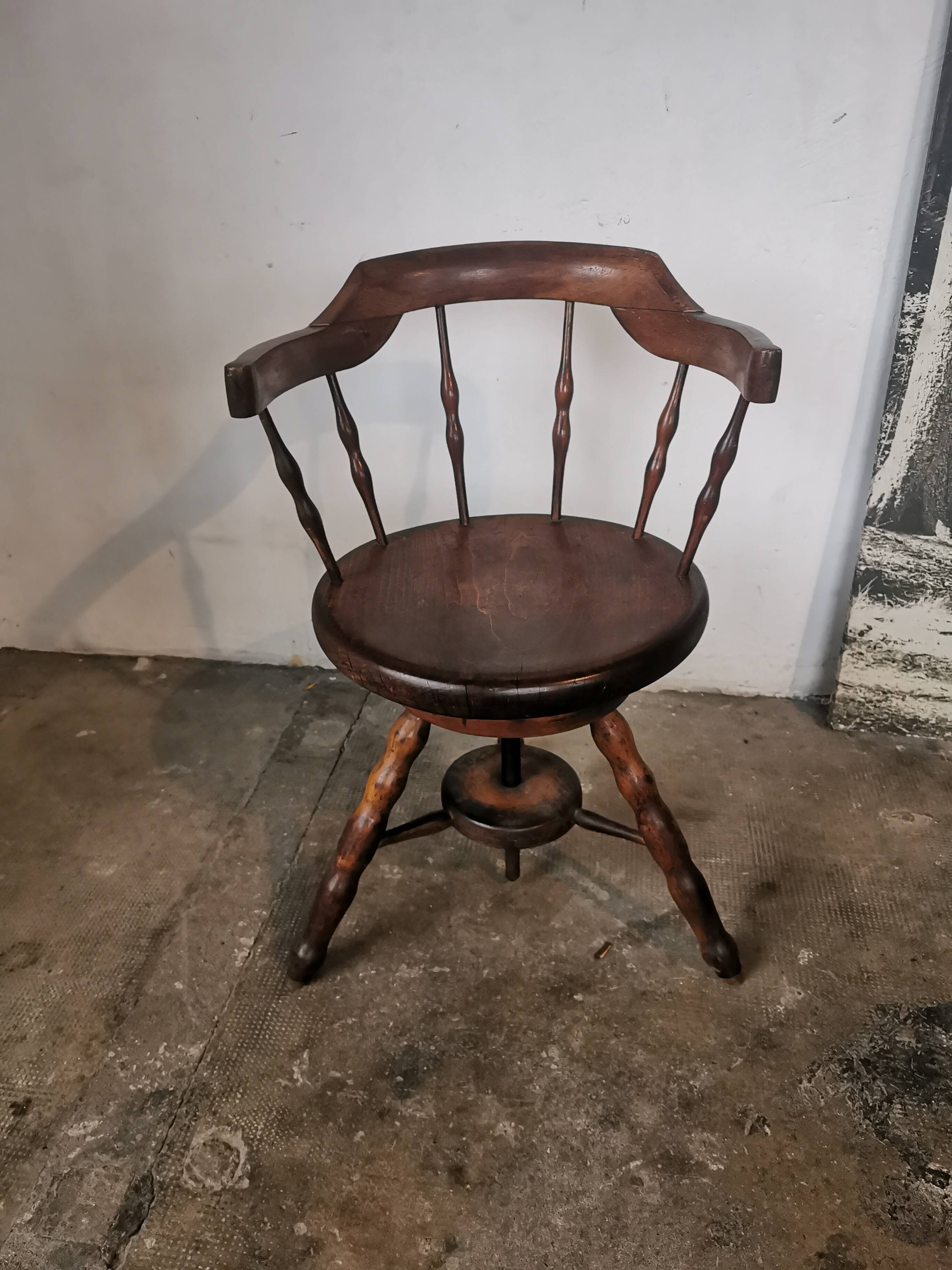 Fauteuil de bureau pivotant dit de capitaine vers 1900