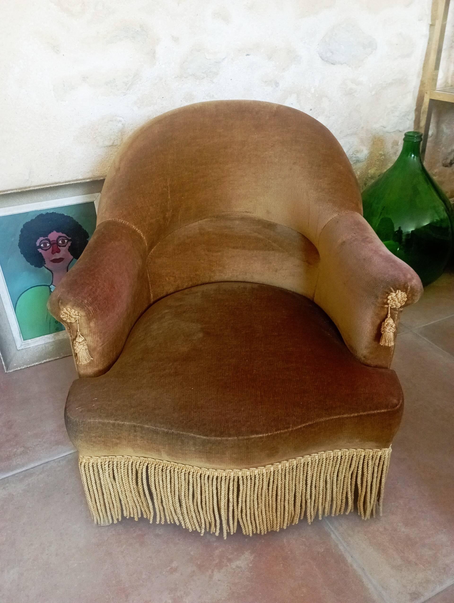 Toad armchair