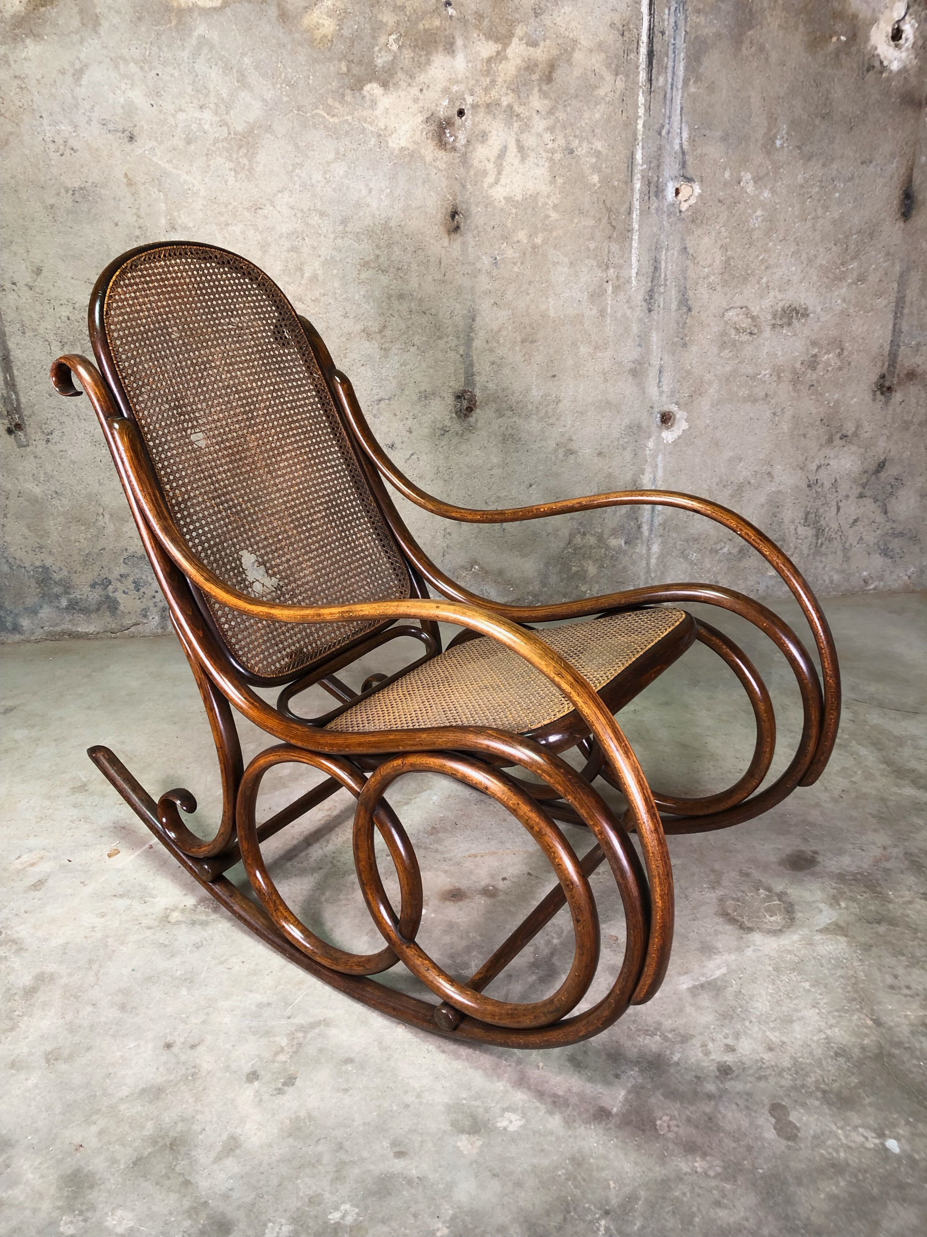 Thonet 1900 rocking chair