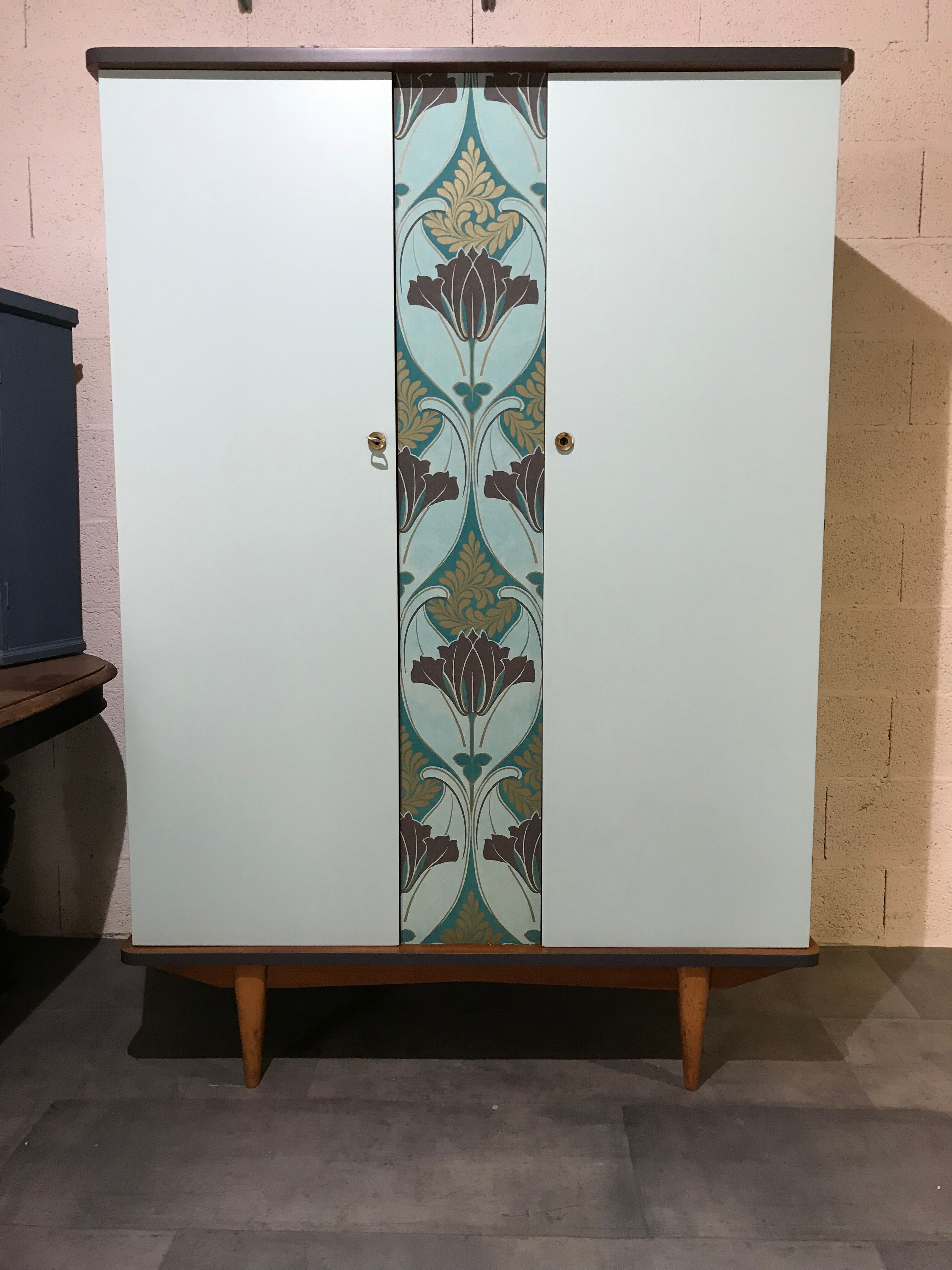 Armoire vintage