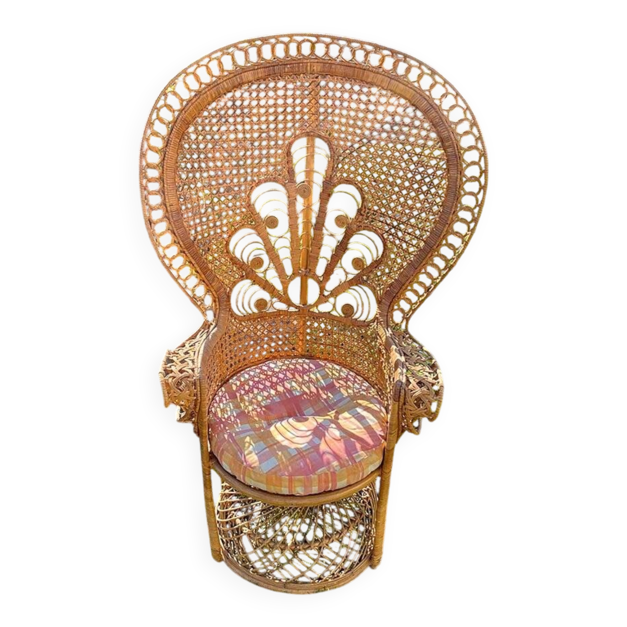 Vintage peacock chair in sculptural blonde rattan, fan back from the 1970s.