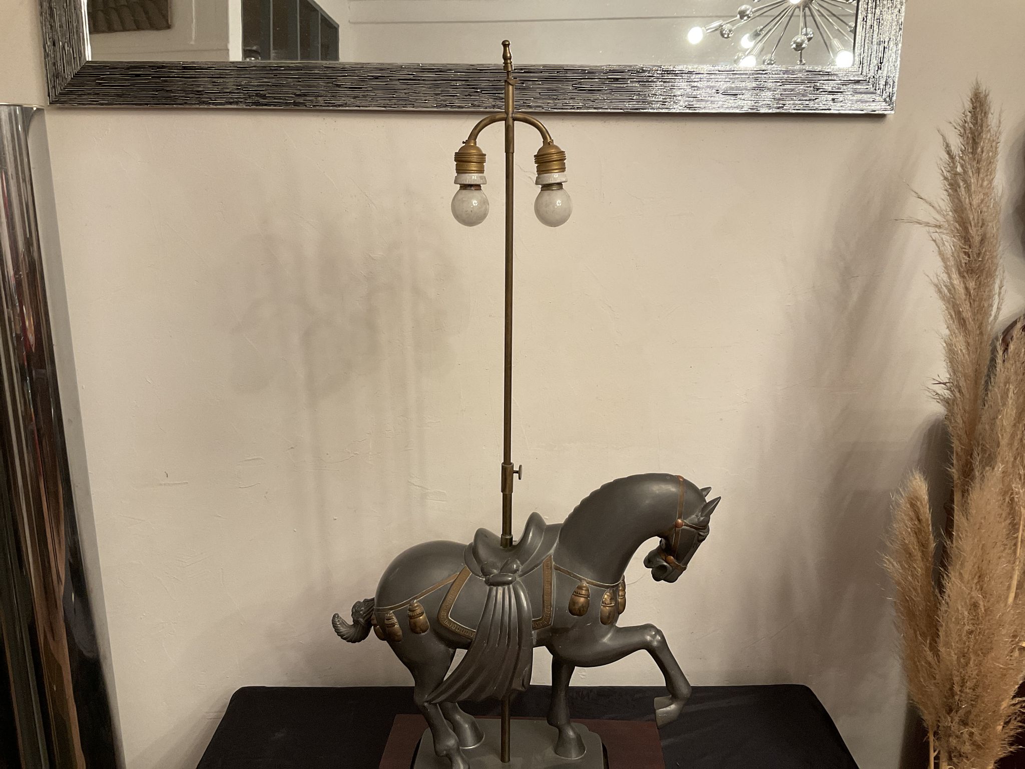 Lampe vintage cheval  en étain