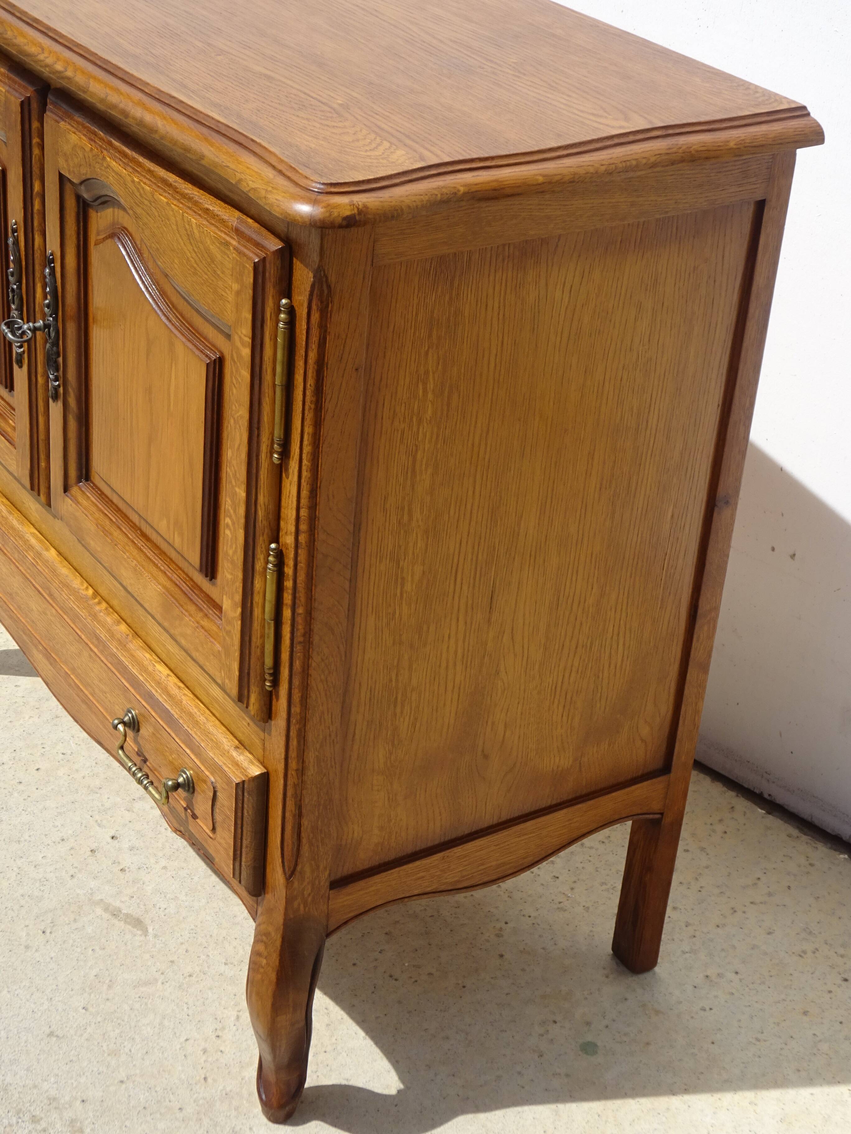 Small oak sideboard, rotating tray