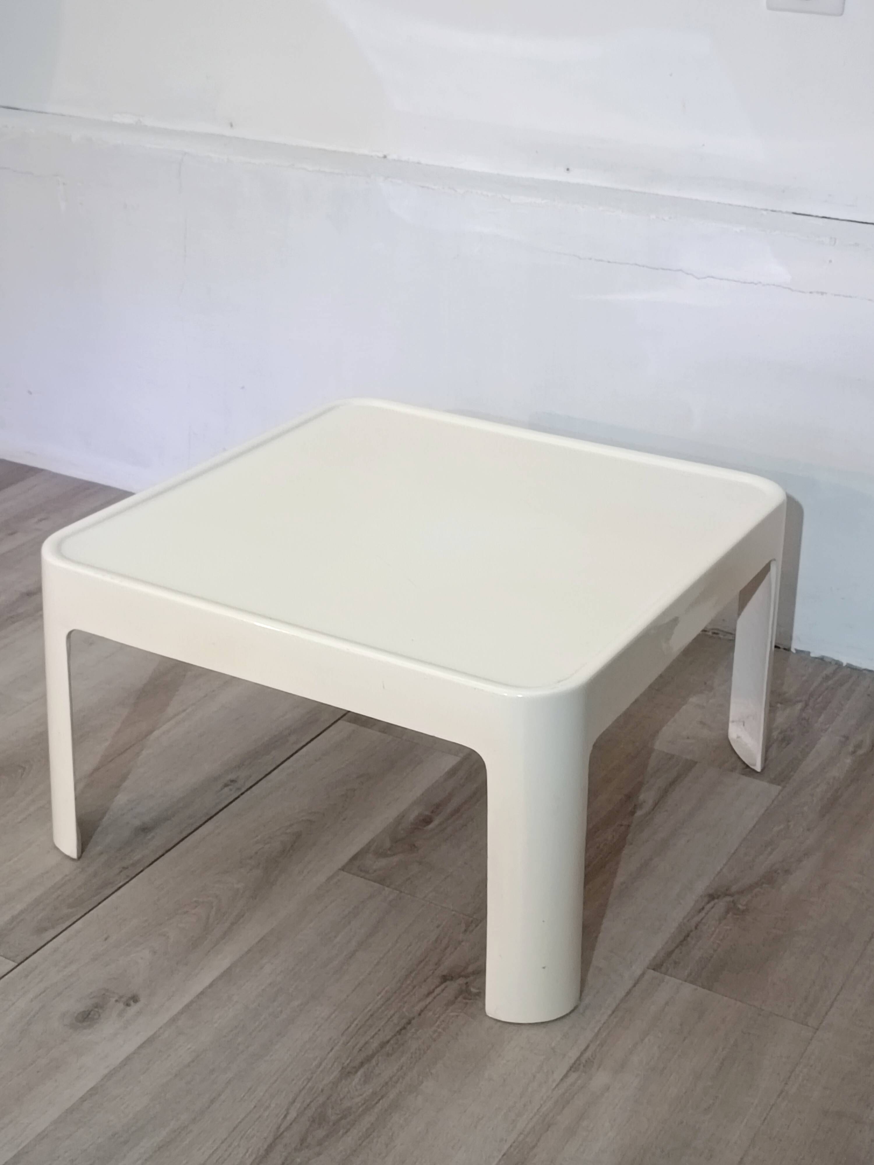 Fibreglass coffee table by Carlo Bartoli for Rossi Di Albizzate 1960s