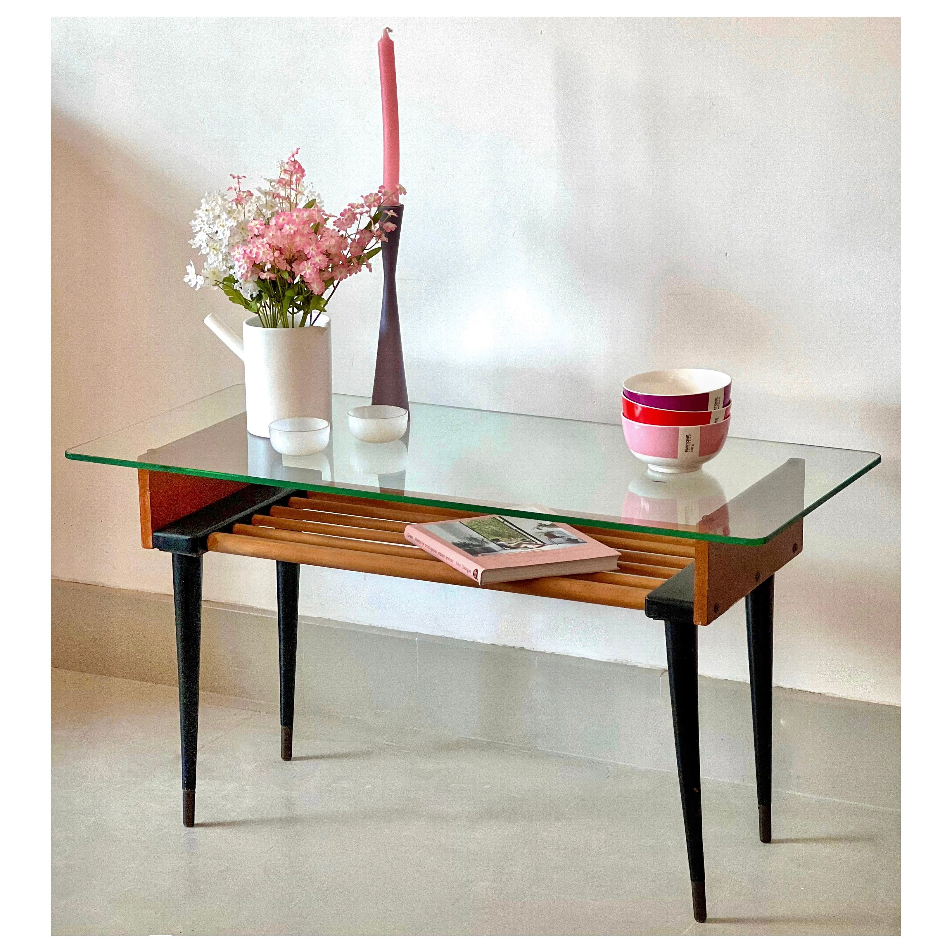 Table d'appoint en bois et verre