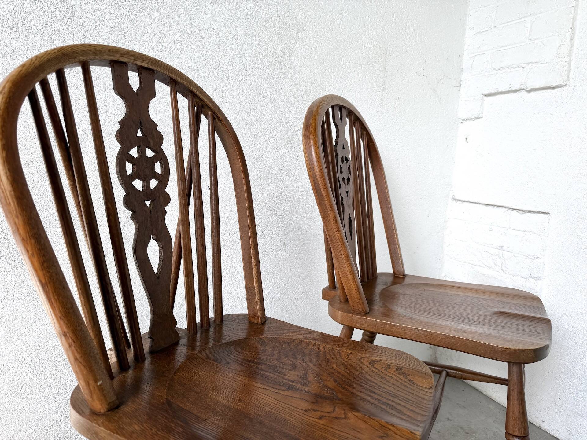 Suite de Quatre Chaises "Windsor"