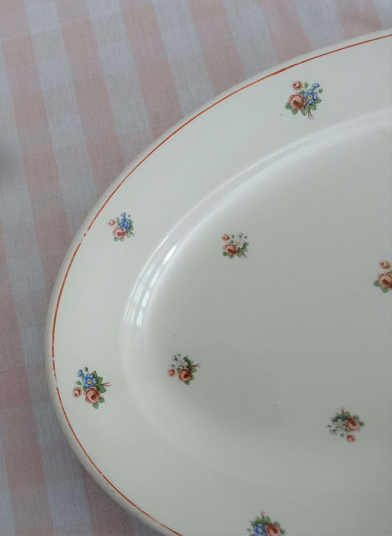 Oval porcelain dish Moulin des Loups Hamage decoration Burgundy