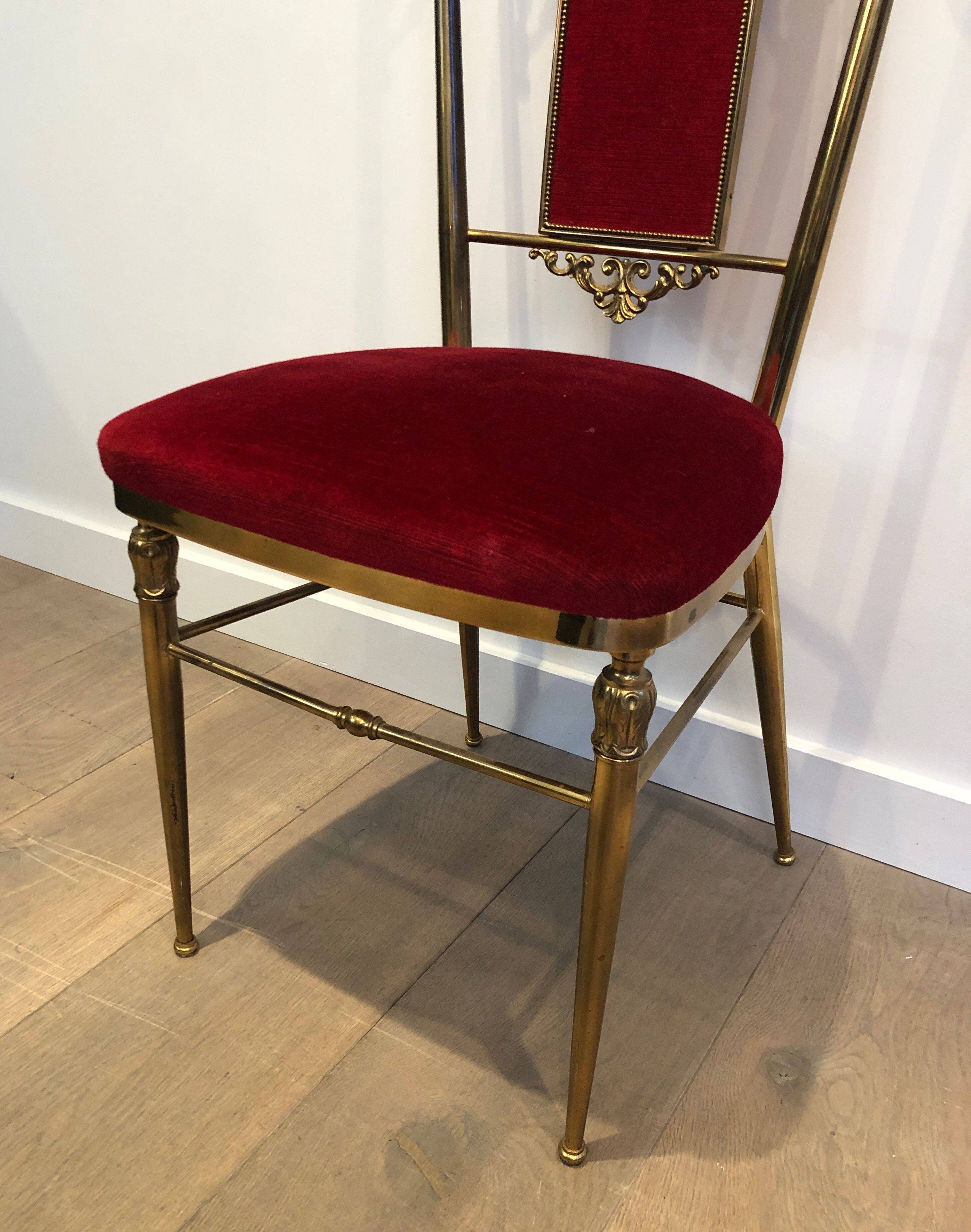 Suite de 4 chaises en laiton et velours rouge