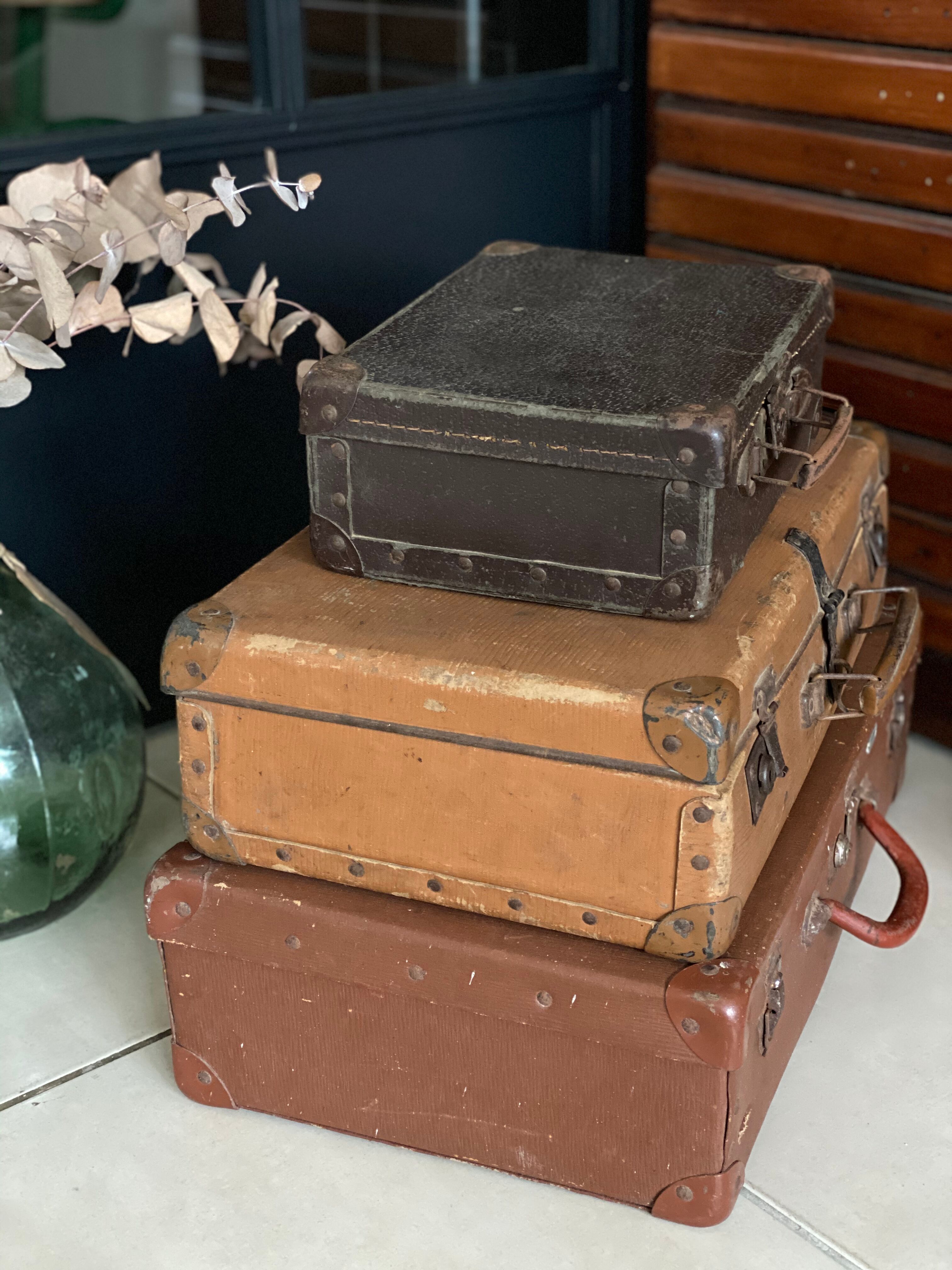 Lot of 3 vintage suitcases