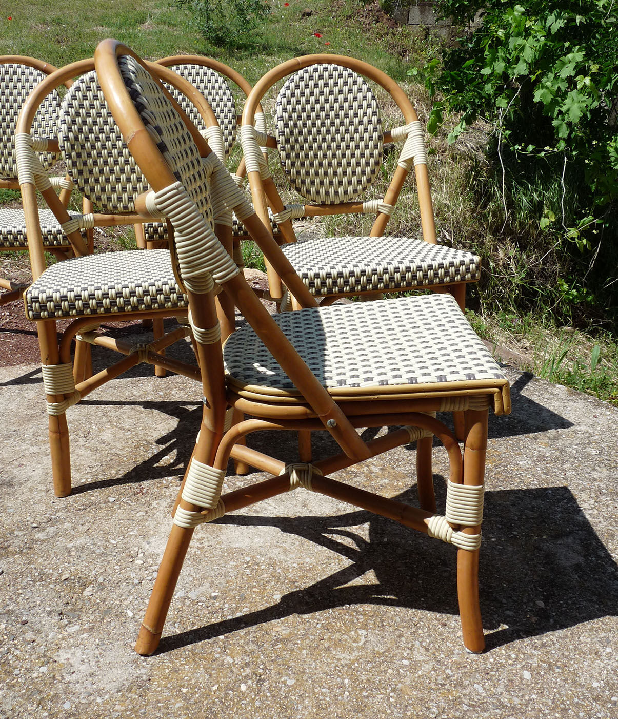 Chairs of terrace bistro type parisien in rattan et scoubidou
