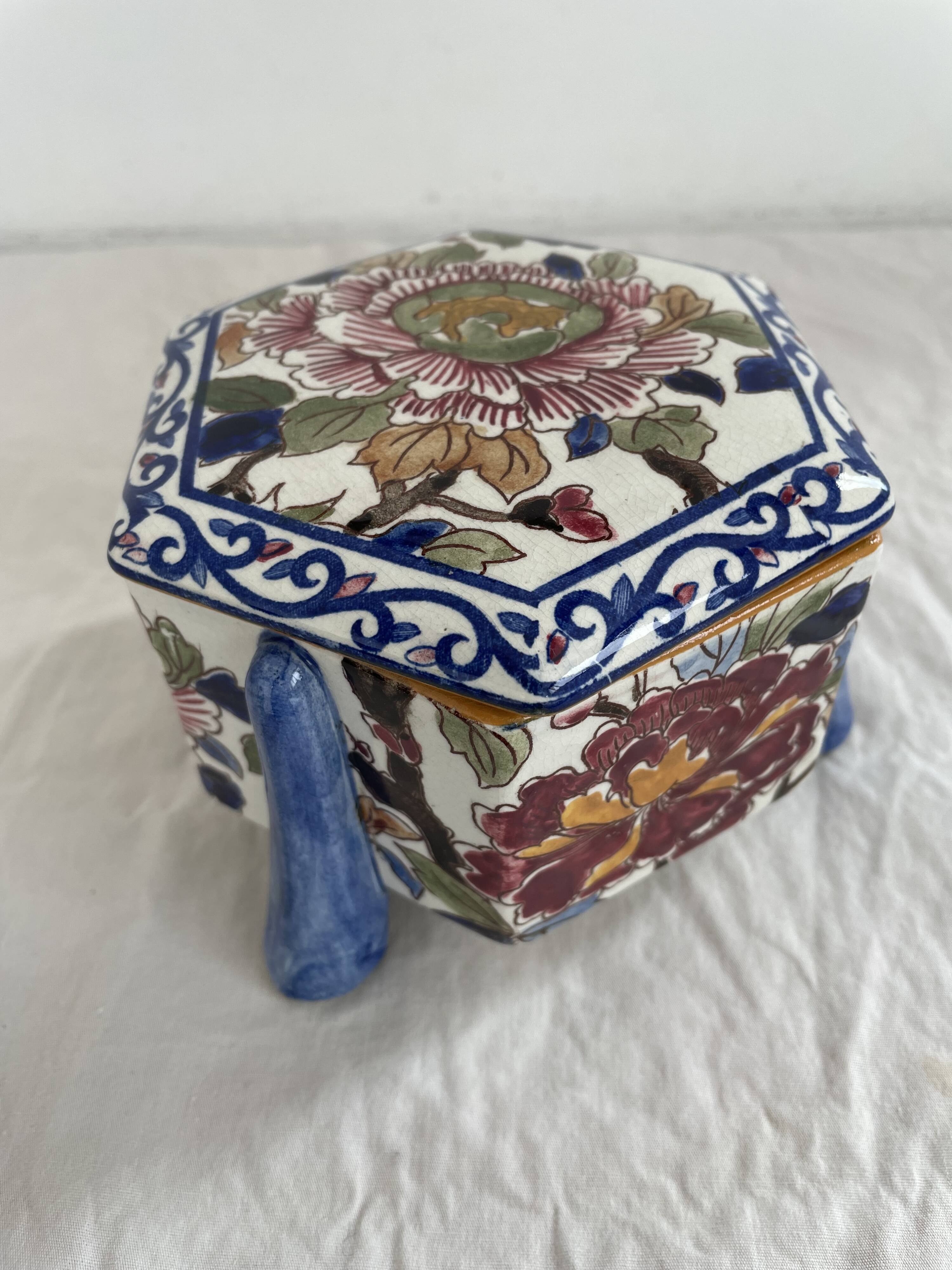Large candy box, Gien, early 20th century, peony decoration, floral decoration