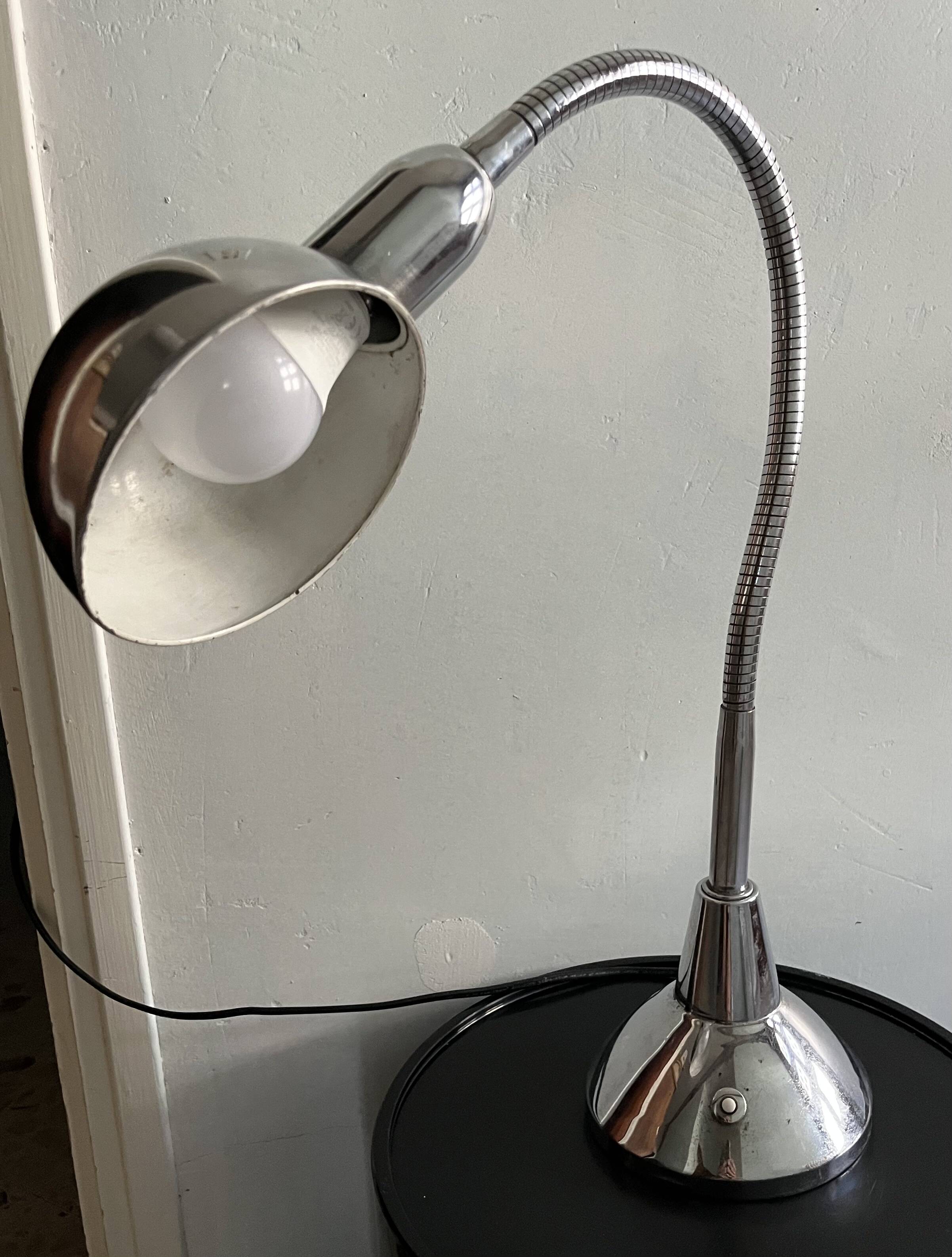 Lampe de bureau en acier chromé