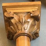 Pair of columns in light oak carved from the late 19th century, good quality, capital