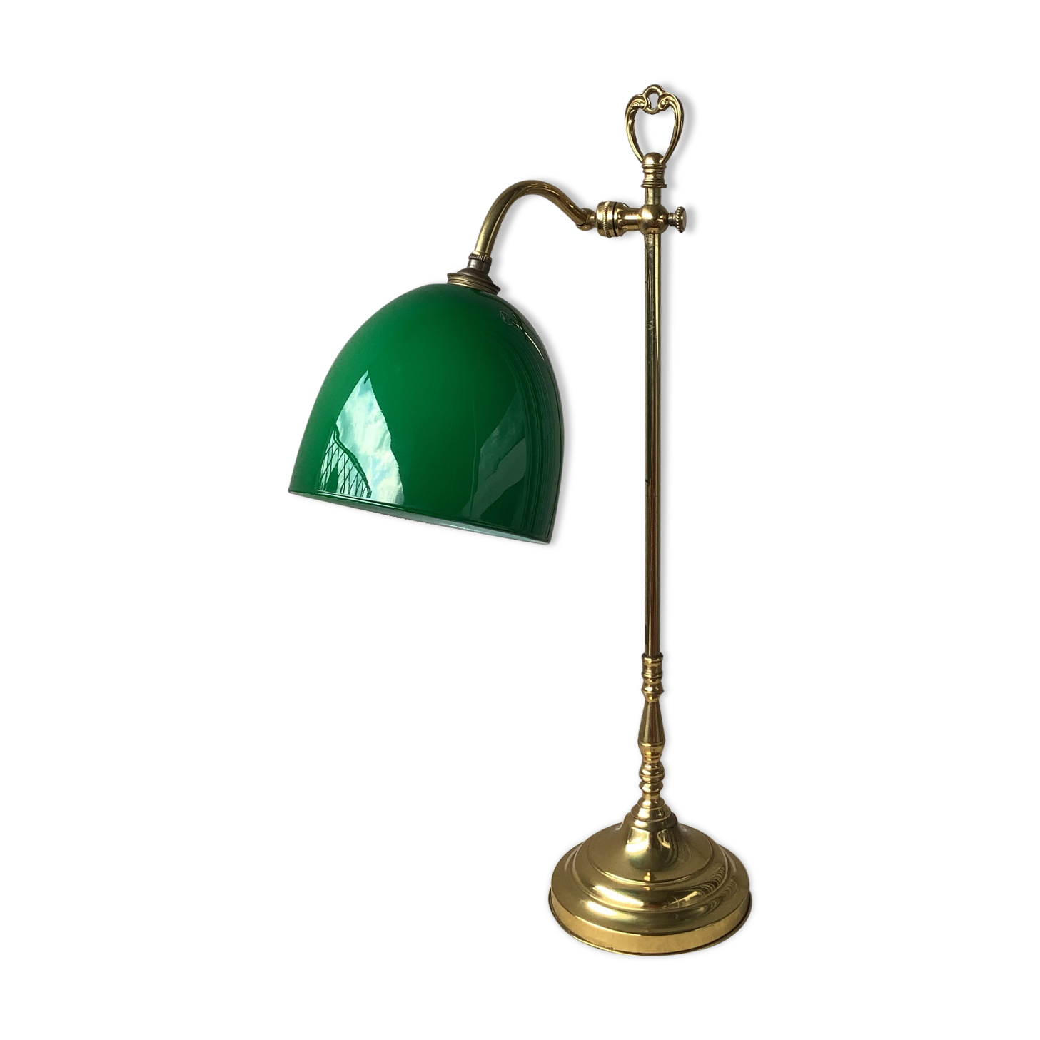Desk lamp in brass and green opaline