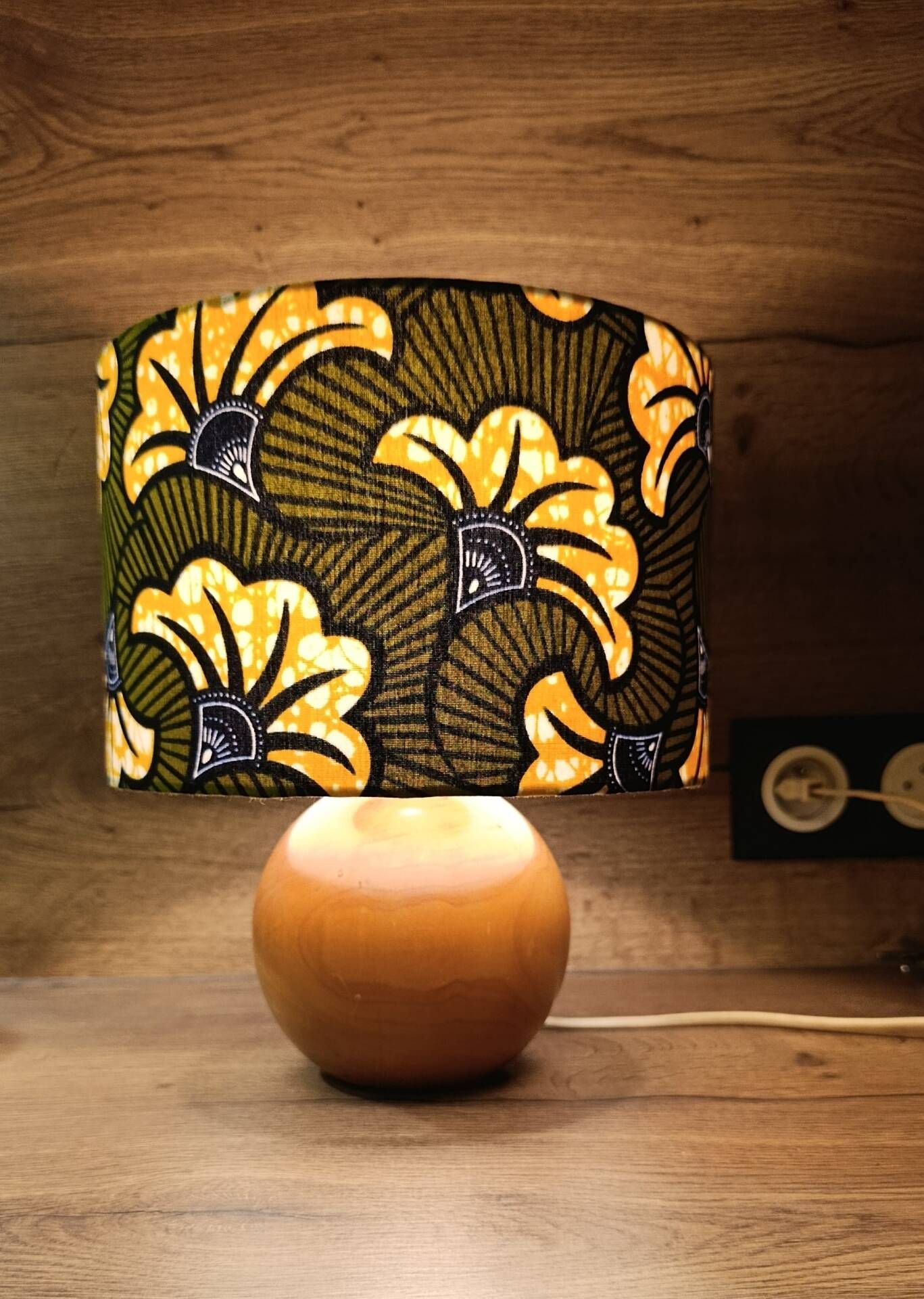 Solid wood ball lamp, lampshade with stylised wax flowers in khaki/yellow.