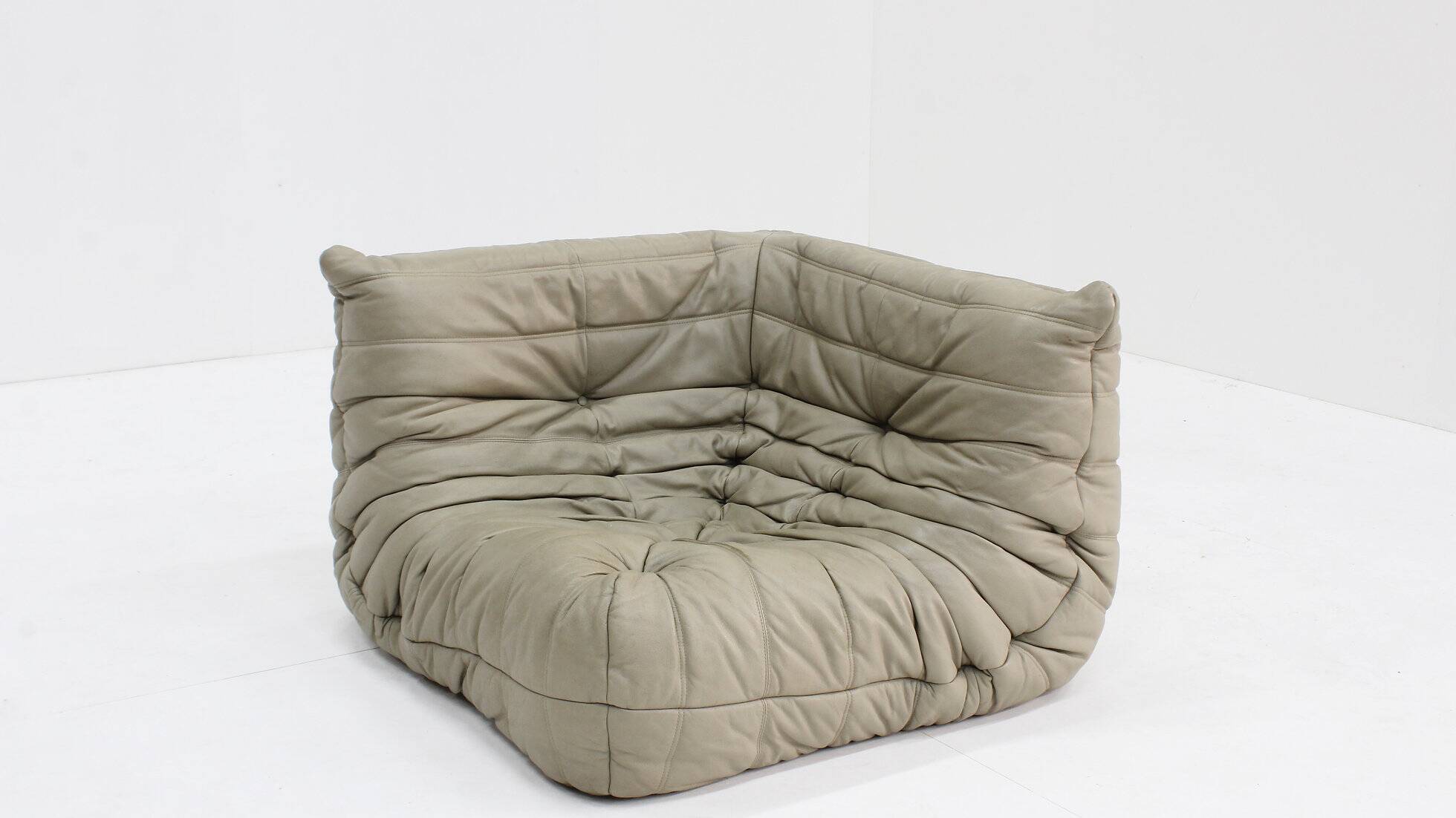 Fauteuil d'angle vintage Togo en cuir par Michel Ducaroy pour Ligne Roset
