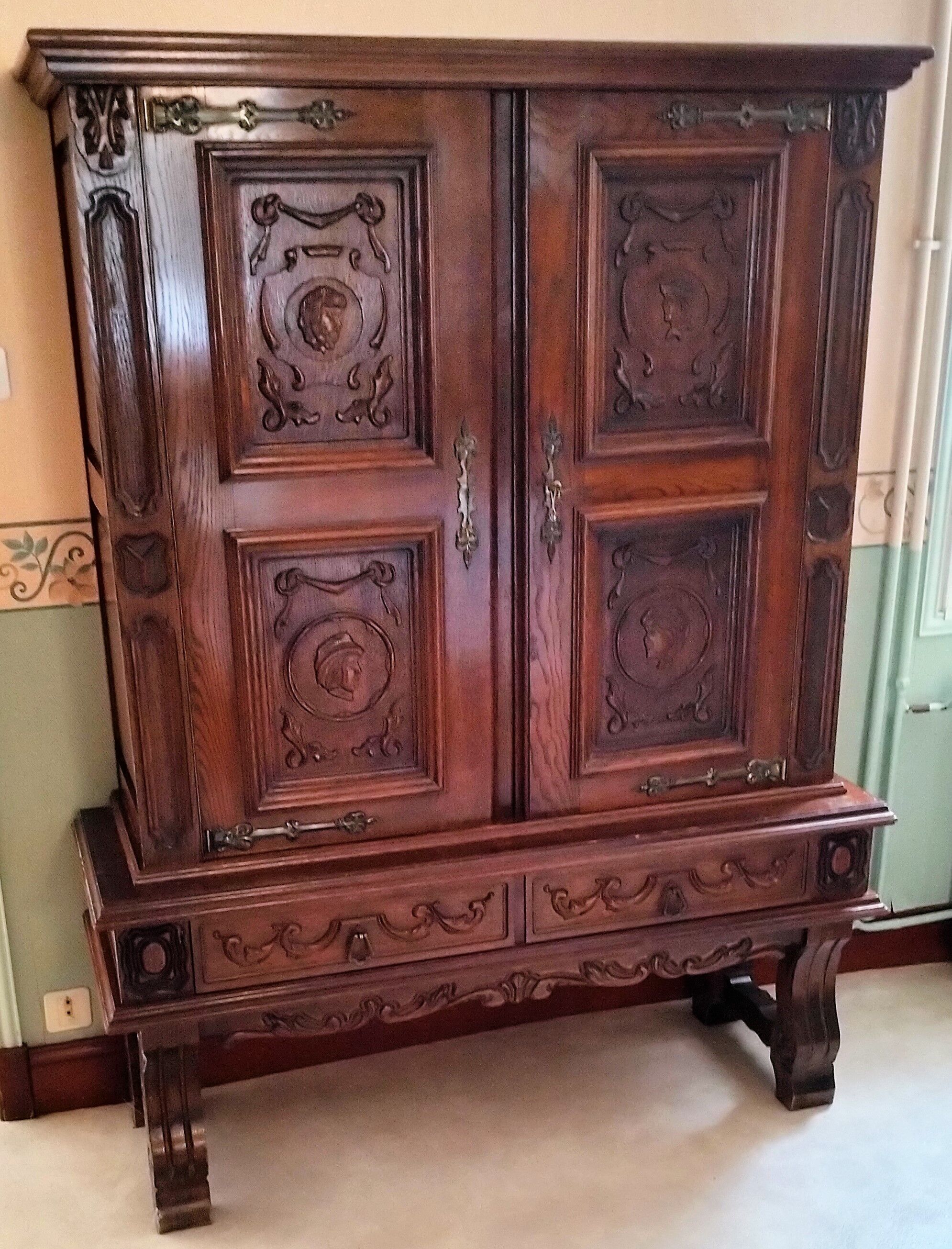 Meuble deux corps style renaissance