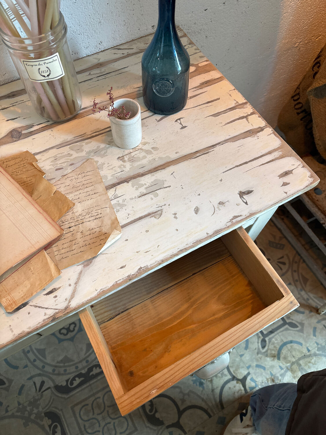 Small country table with 2 drawers