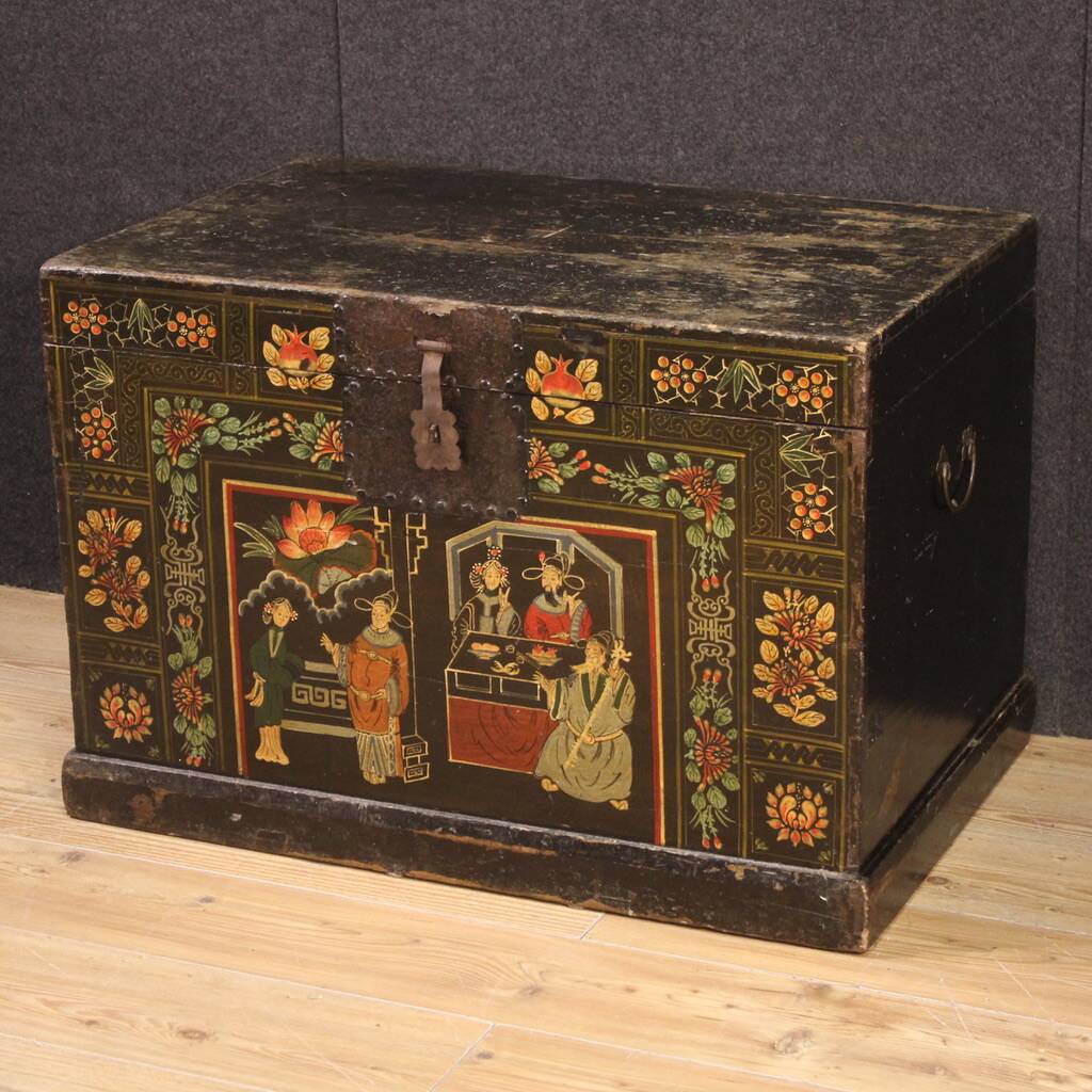 Small Chinese Chest from the 20th Century