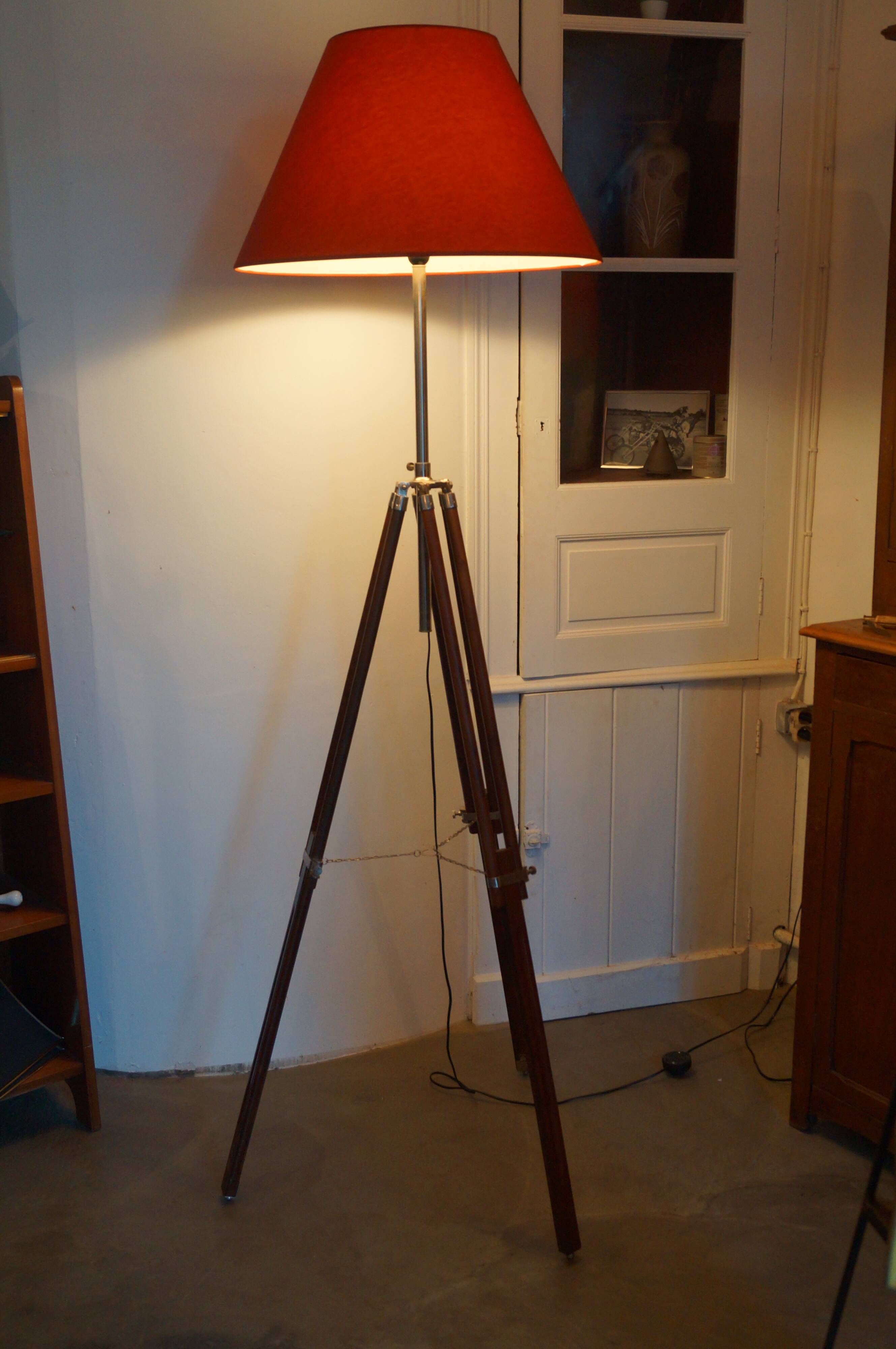 Wooden tripod floor lamp 1970