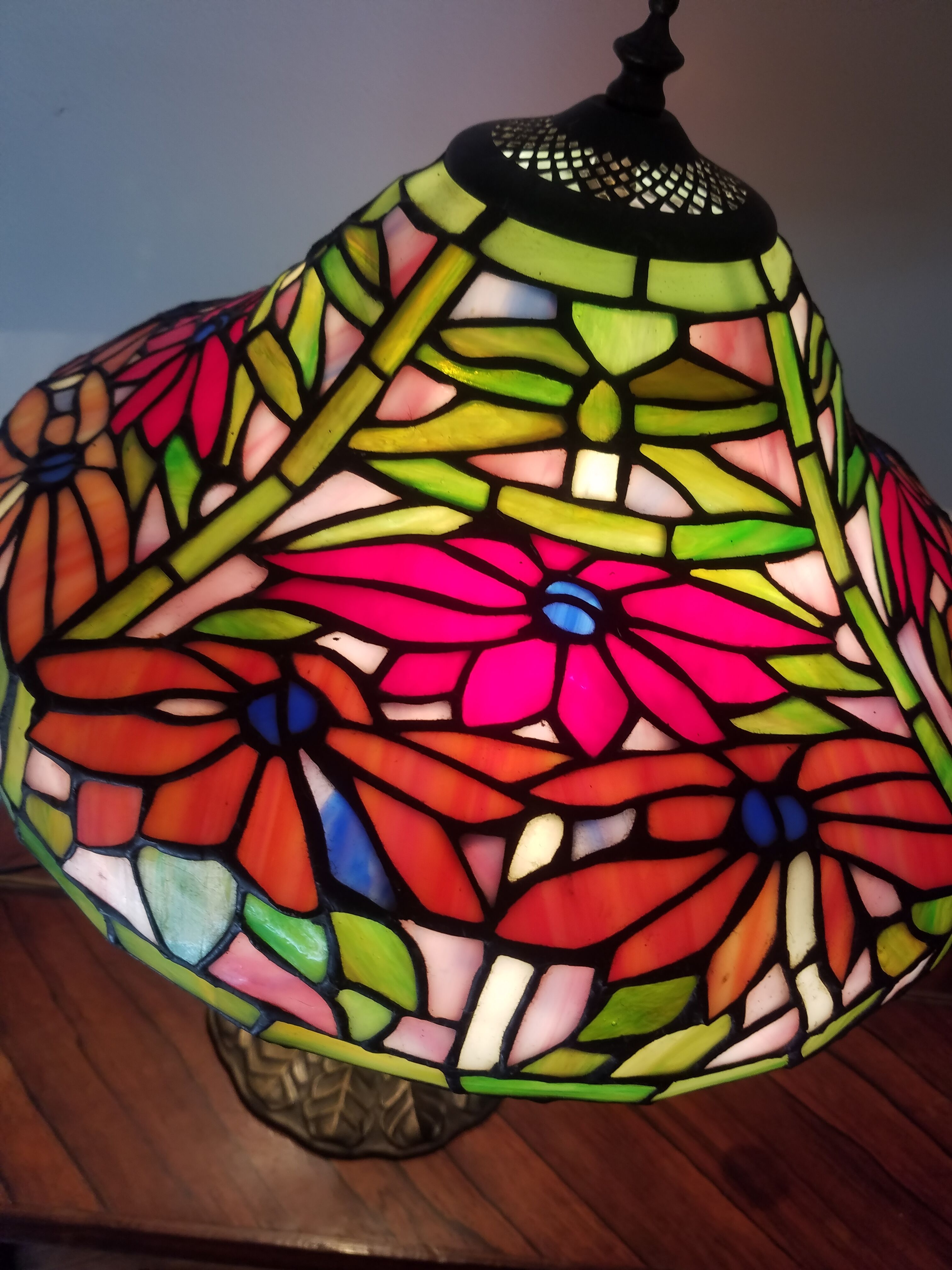 Tiffany lamp, bronze foot, sanded glass paste lampshade