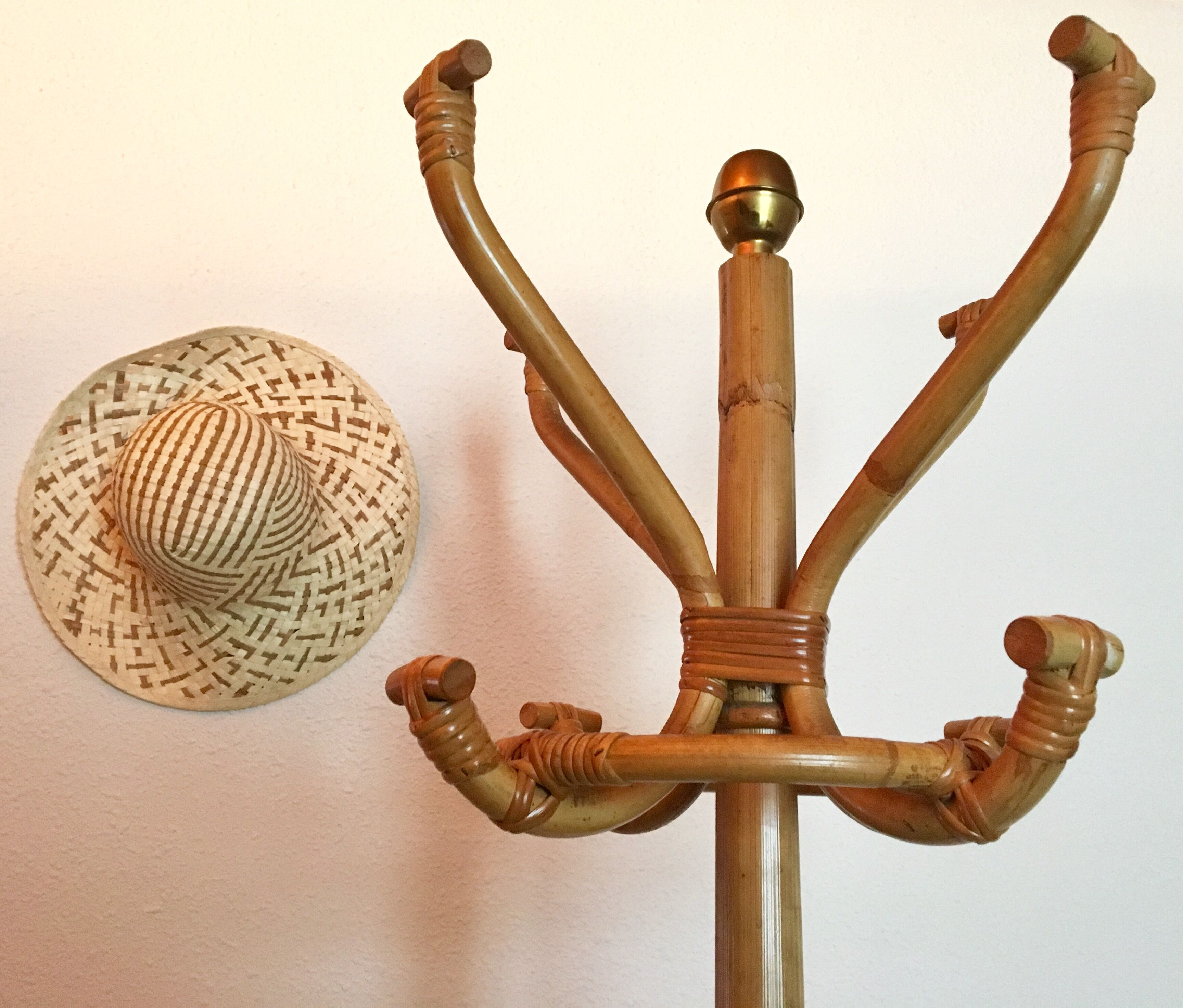 Porte-manteau en rotin années 60
