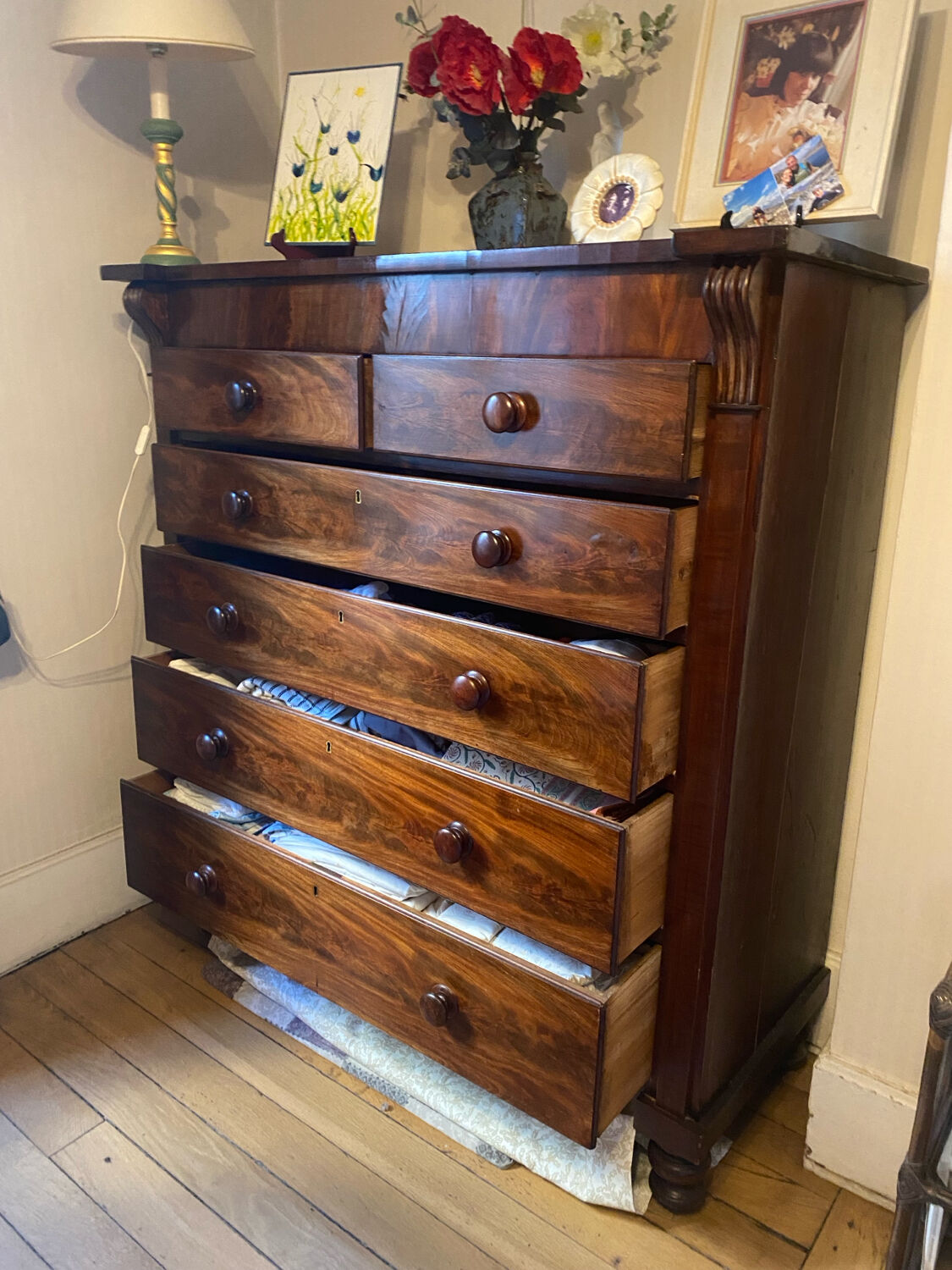 Chest of drawers