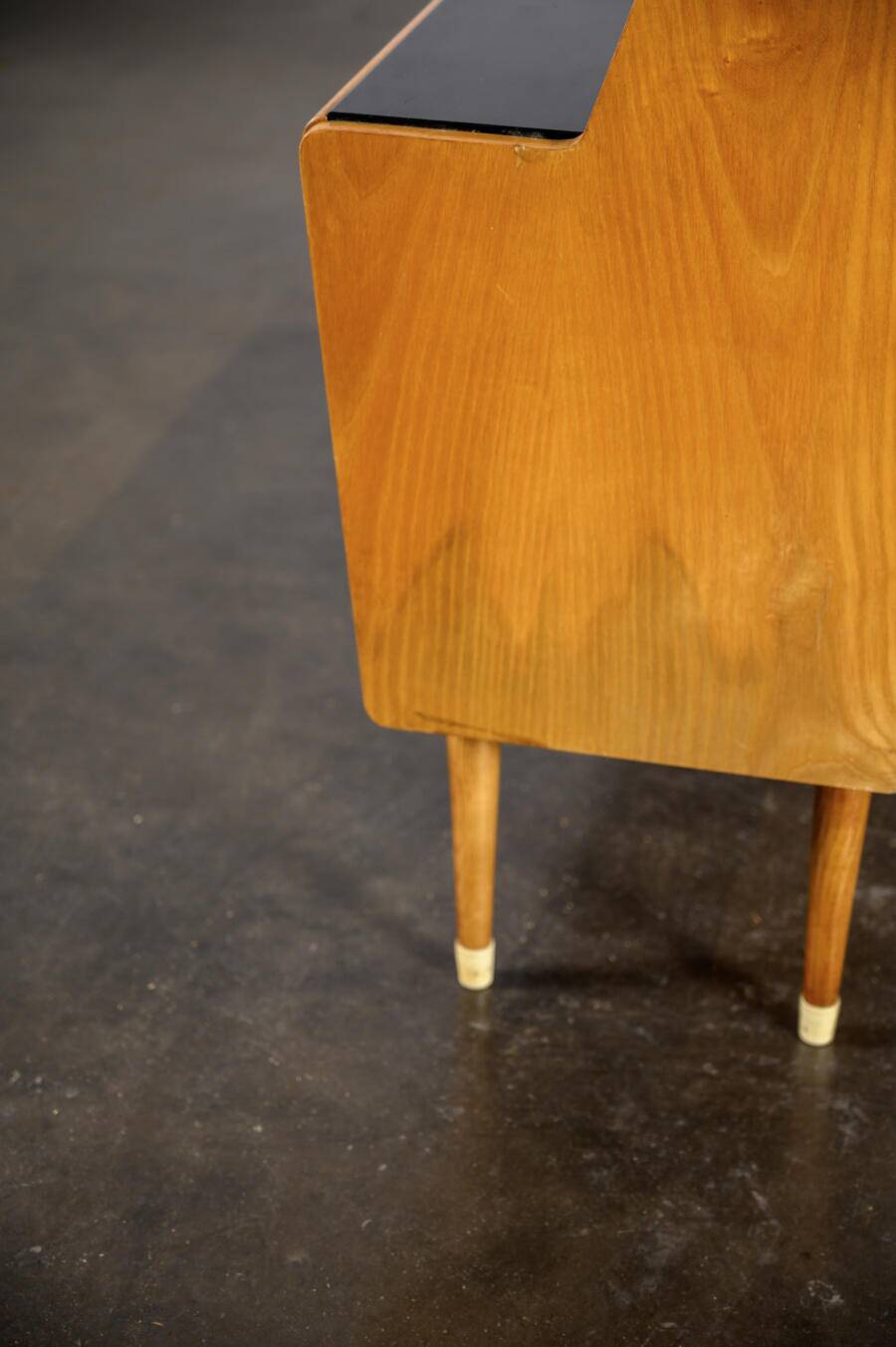 Black plateau chest of drawers