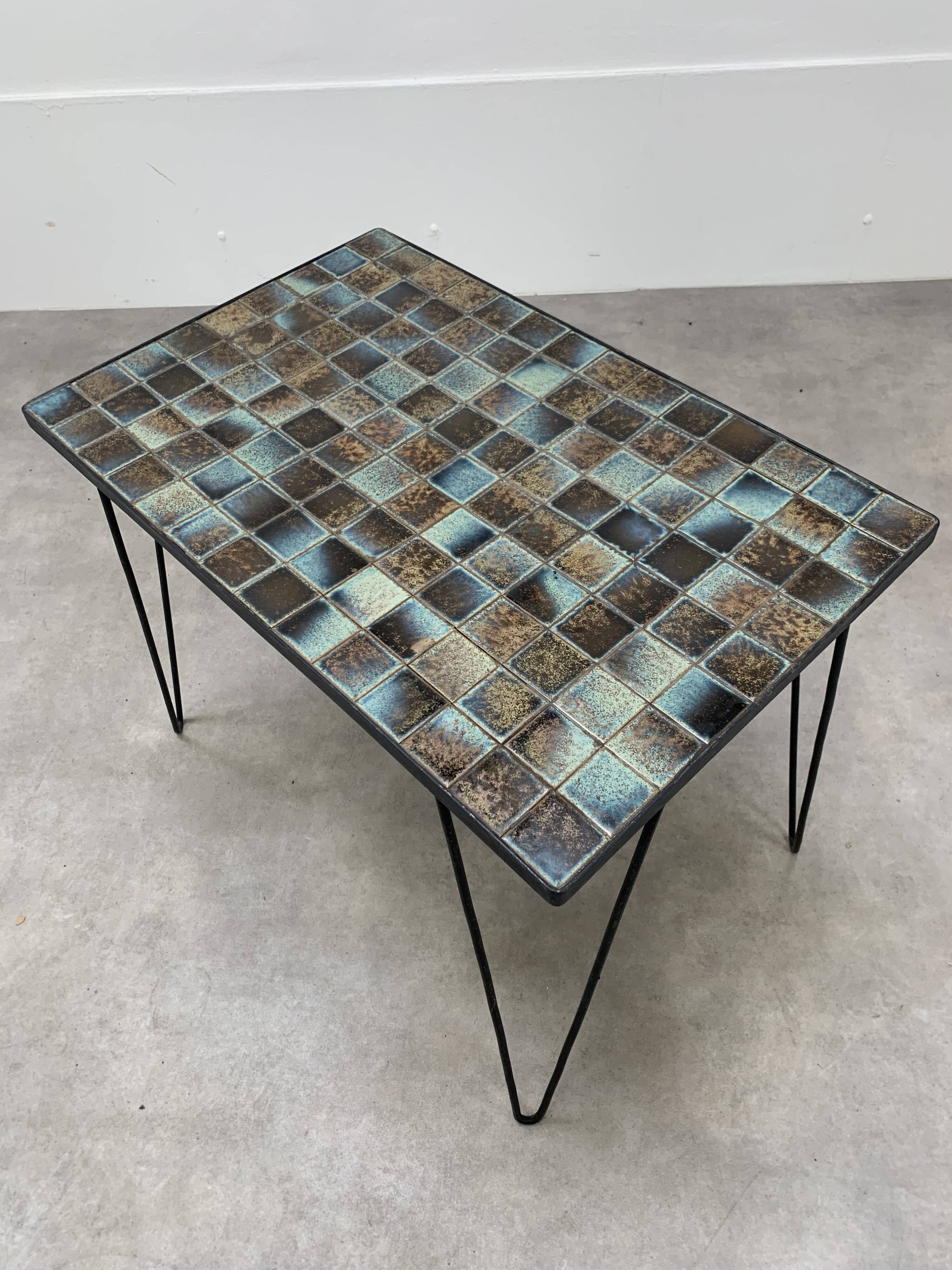 Ceramic side table 50s, pin legs, blue