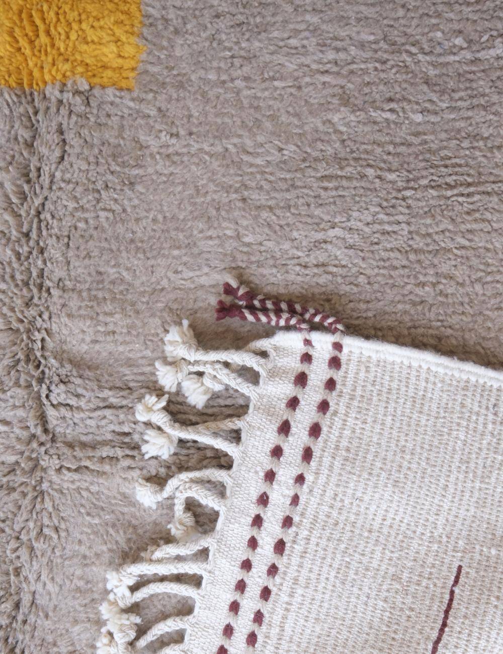 Contemporary wool rug - 293 x 193 cm