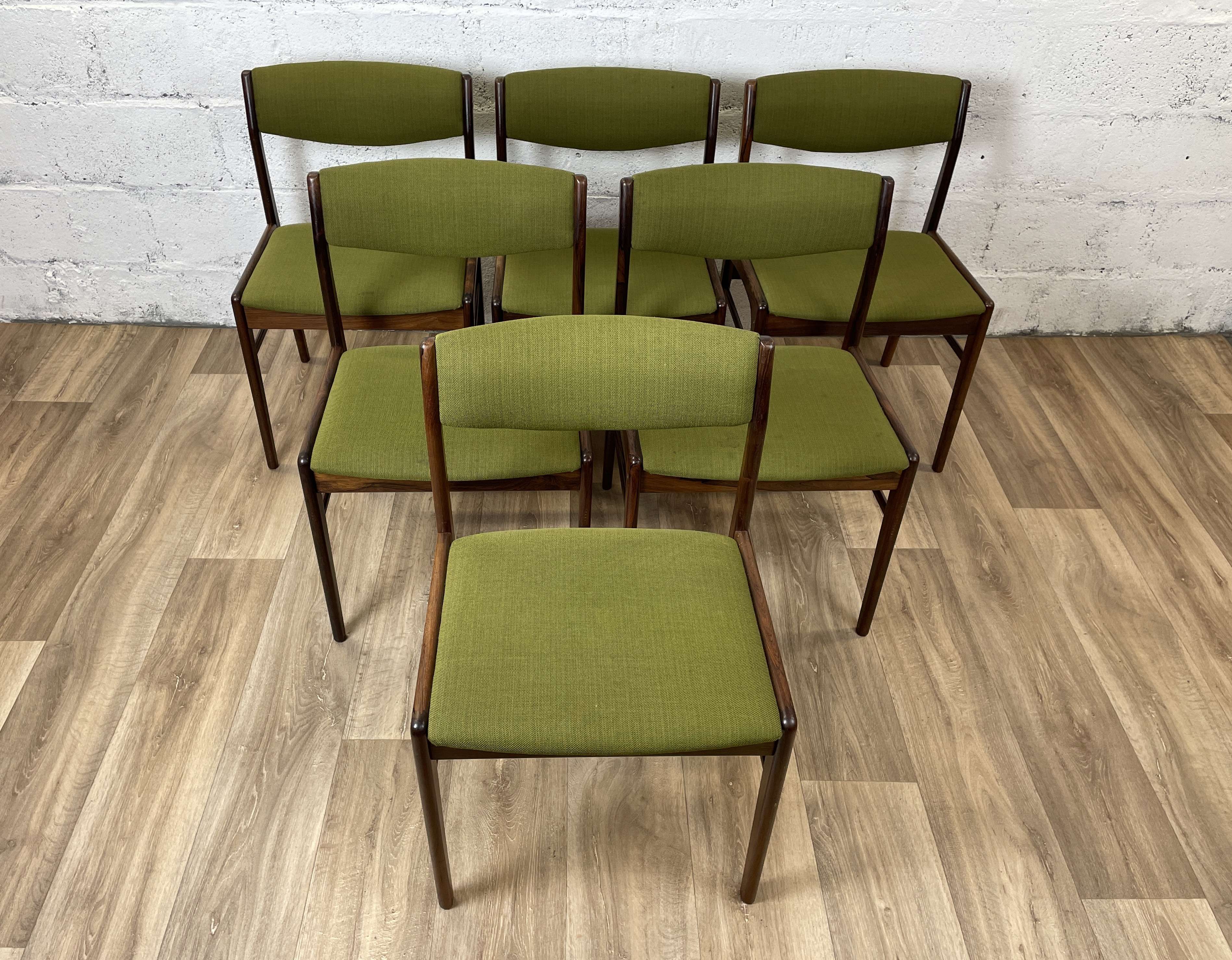 Set of 6 dining chairs in rosewood and green fabric signed T.S.M, 60s
