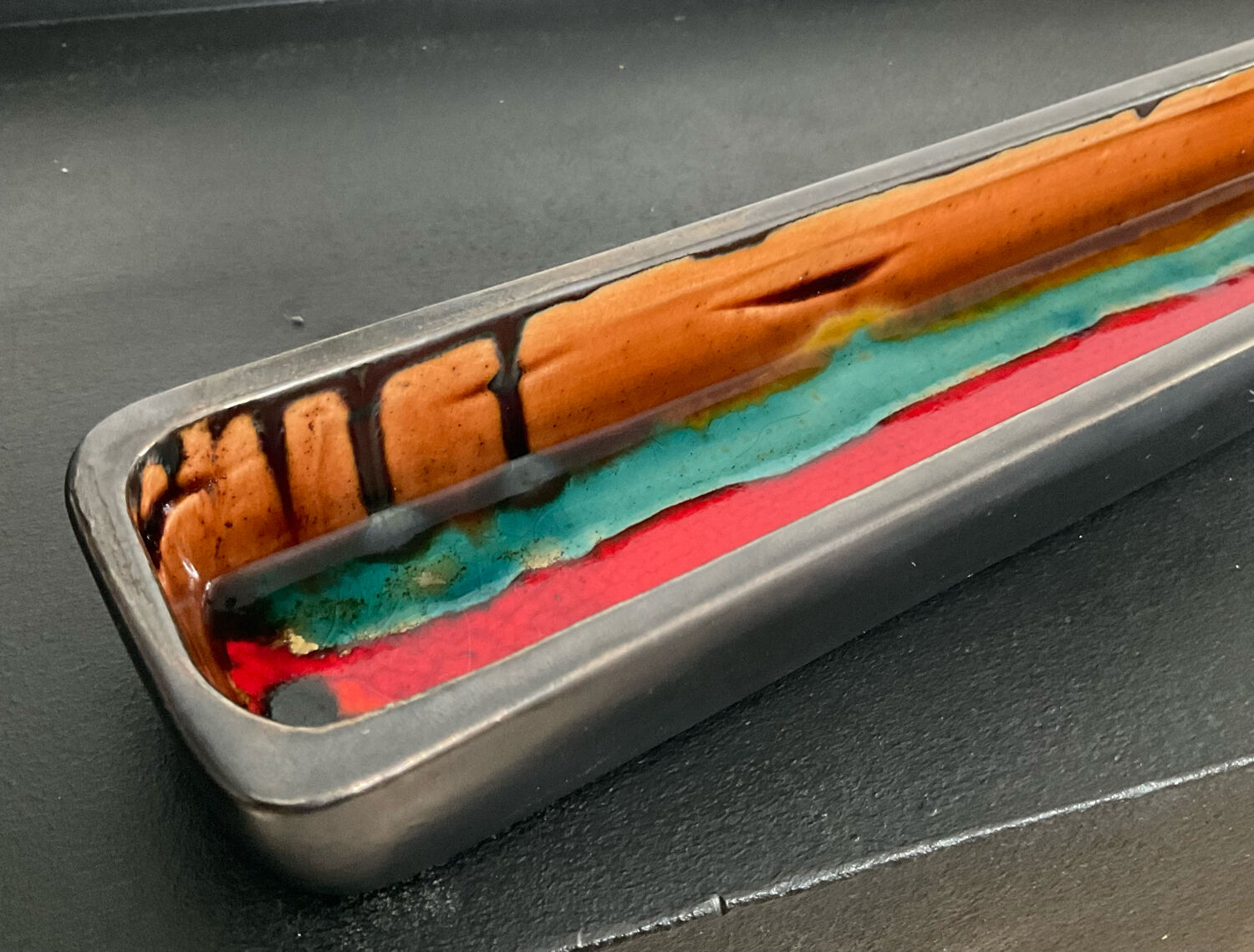 Empty vintage pocket in glazed ceramic