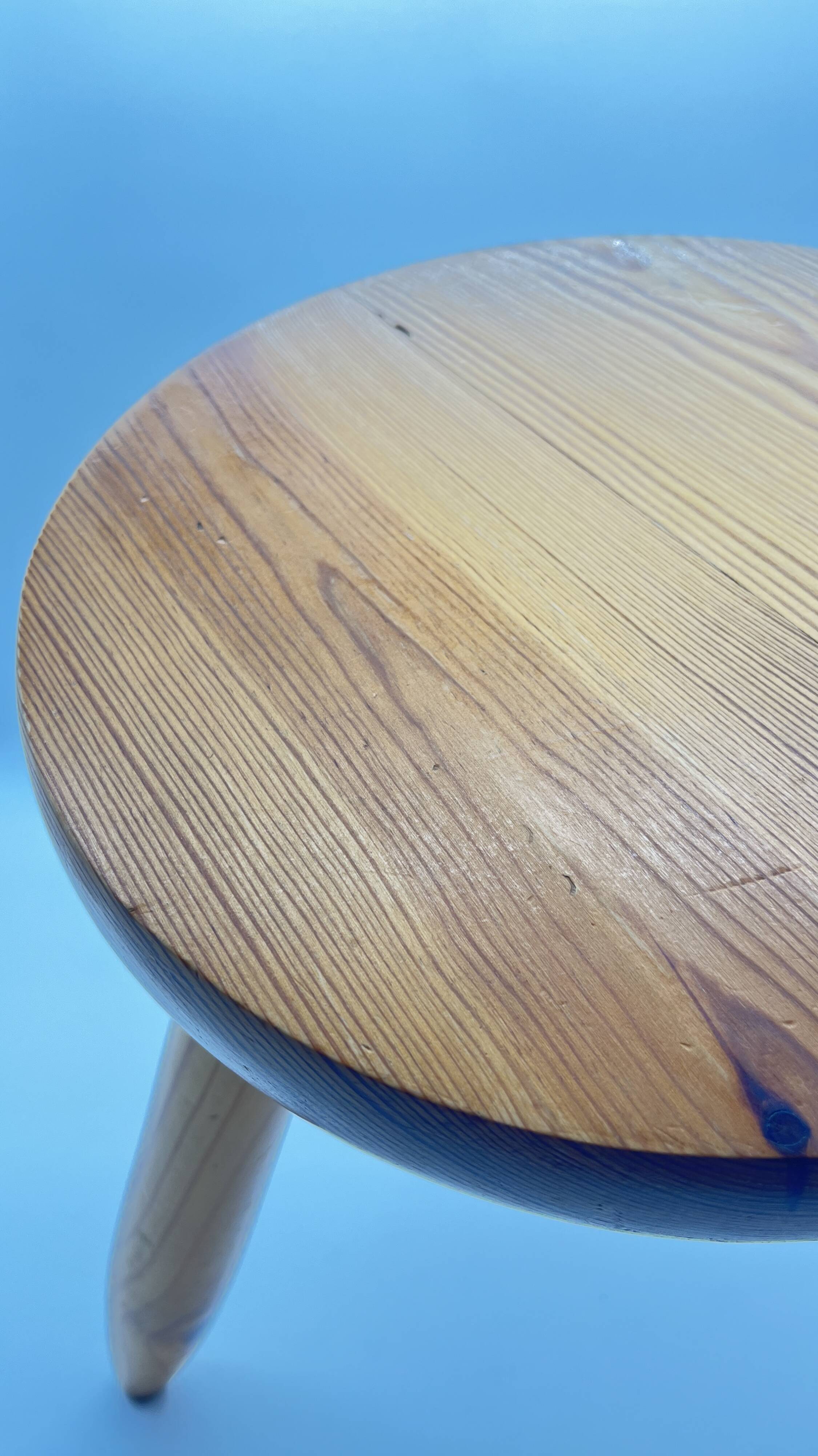 Tripod shepherd's stool in pine