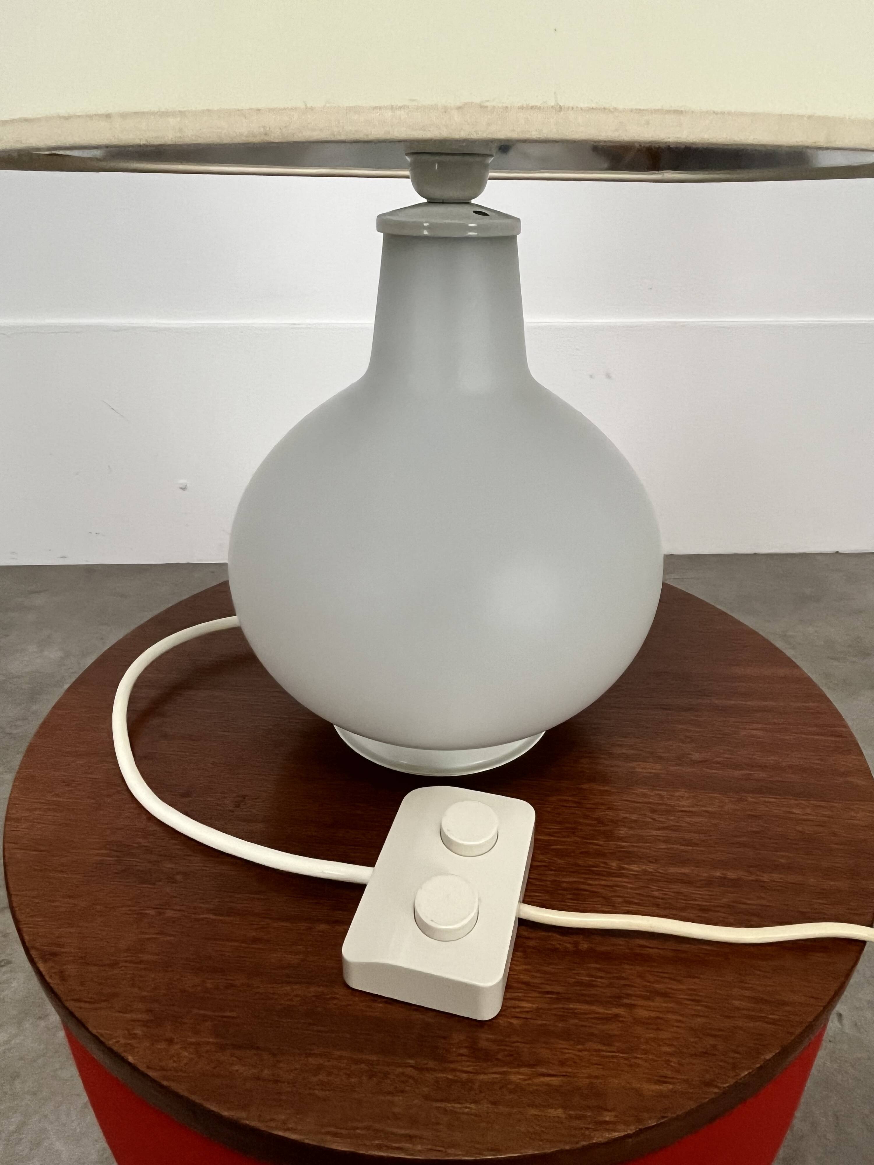 Lampe en verre opalin par Verre Lumière, années 70