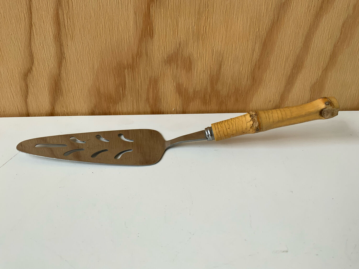Bamboo pie shovel