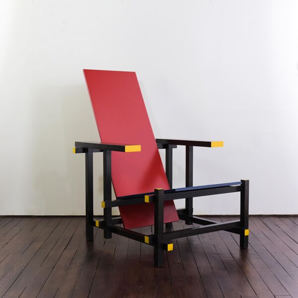 Chaise rouge et bleue conçue par Gerrit Rietveld produite par Cassina |  Selency