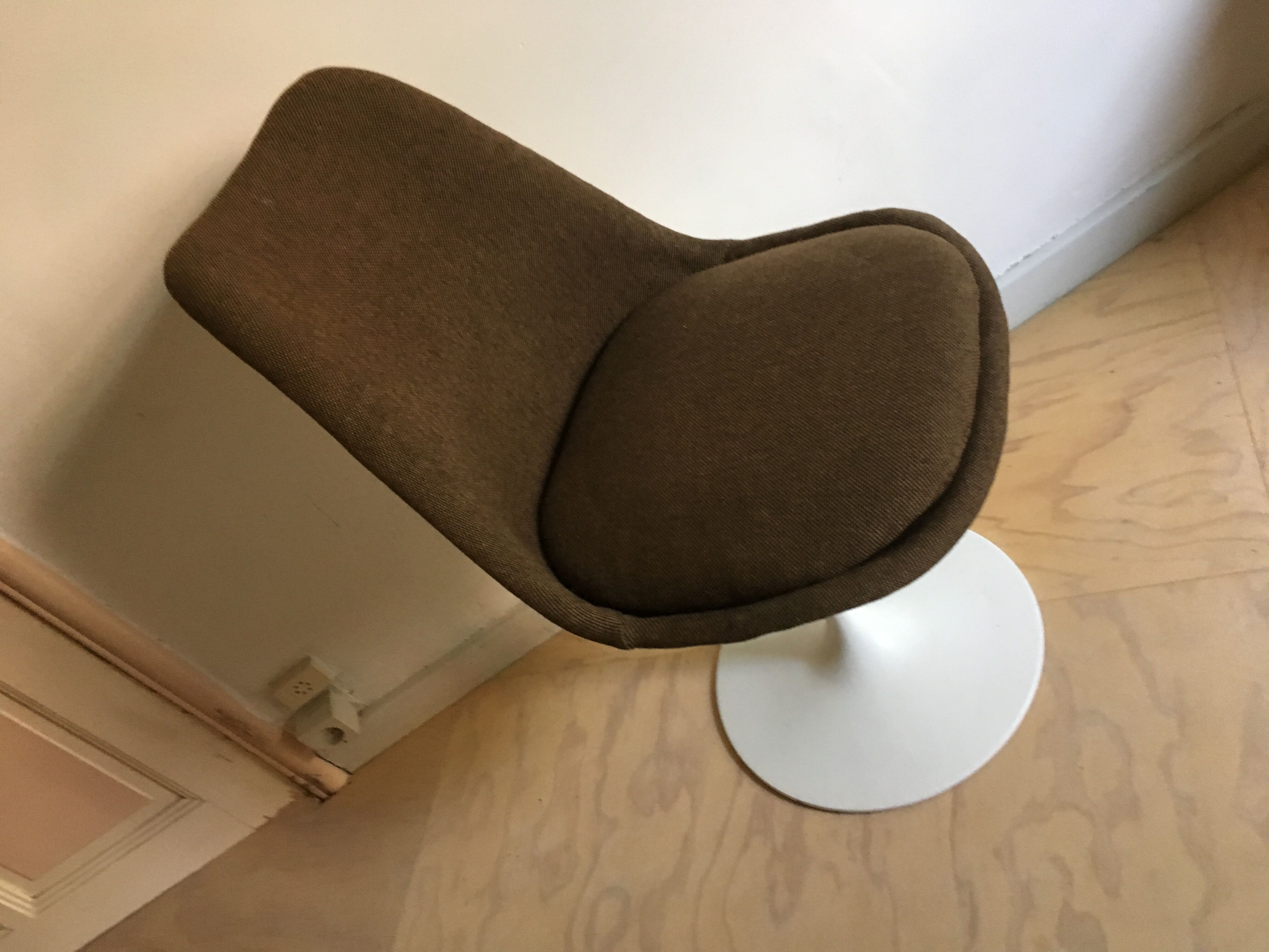 Eero Saarinen Tulip chair, produced by De Coene Courtrai