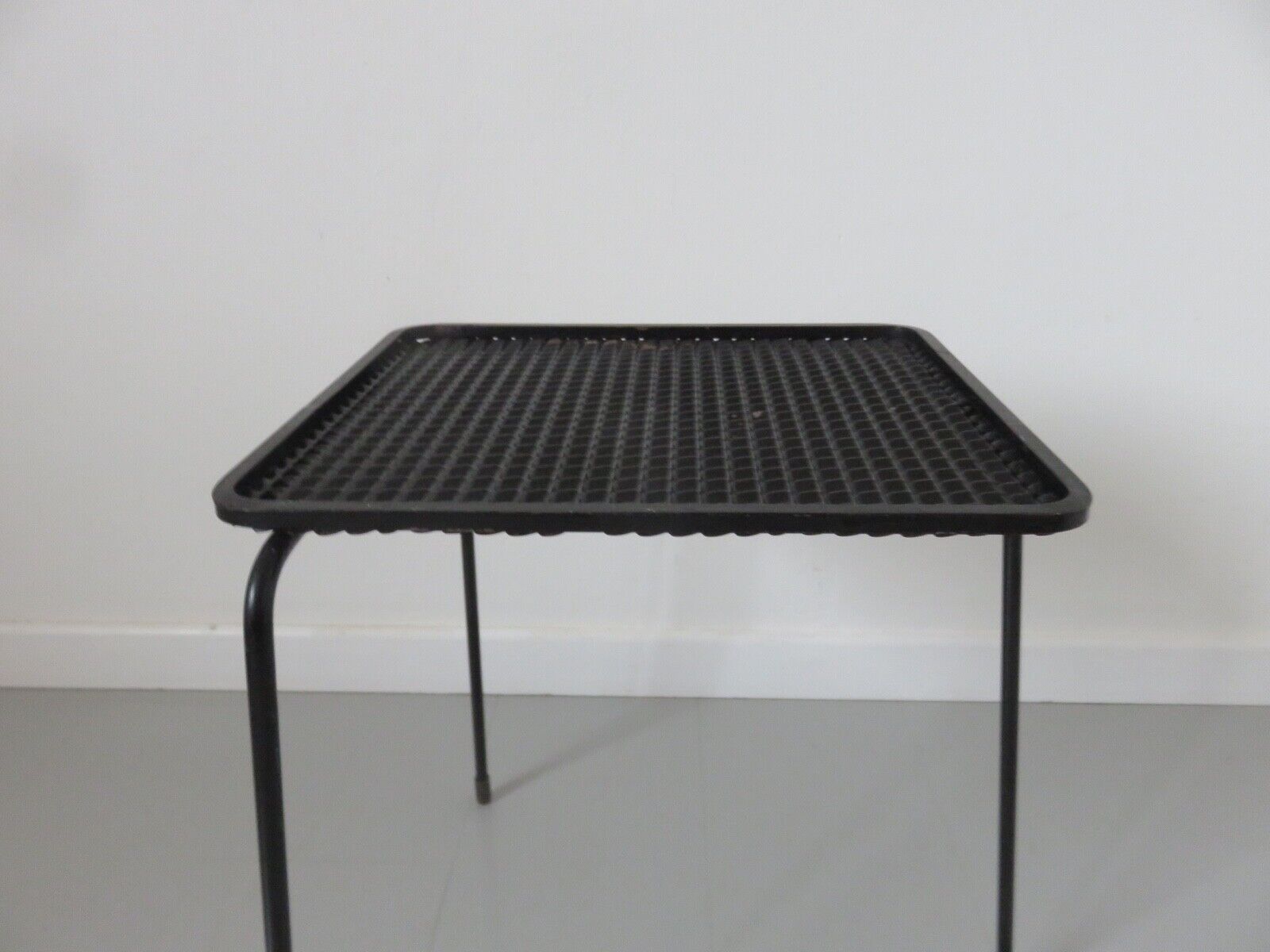 Tripod table submitted by Mathieu Mategot 1953