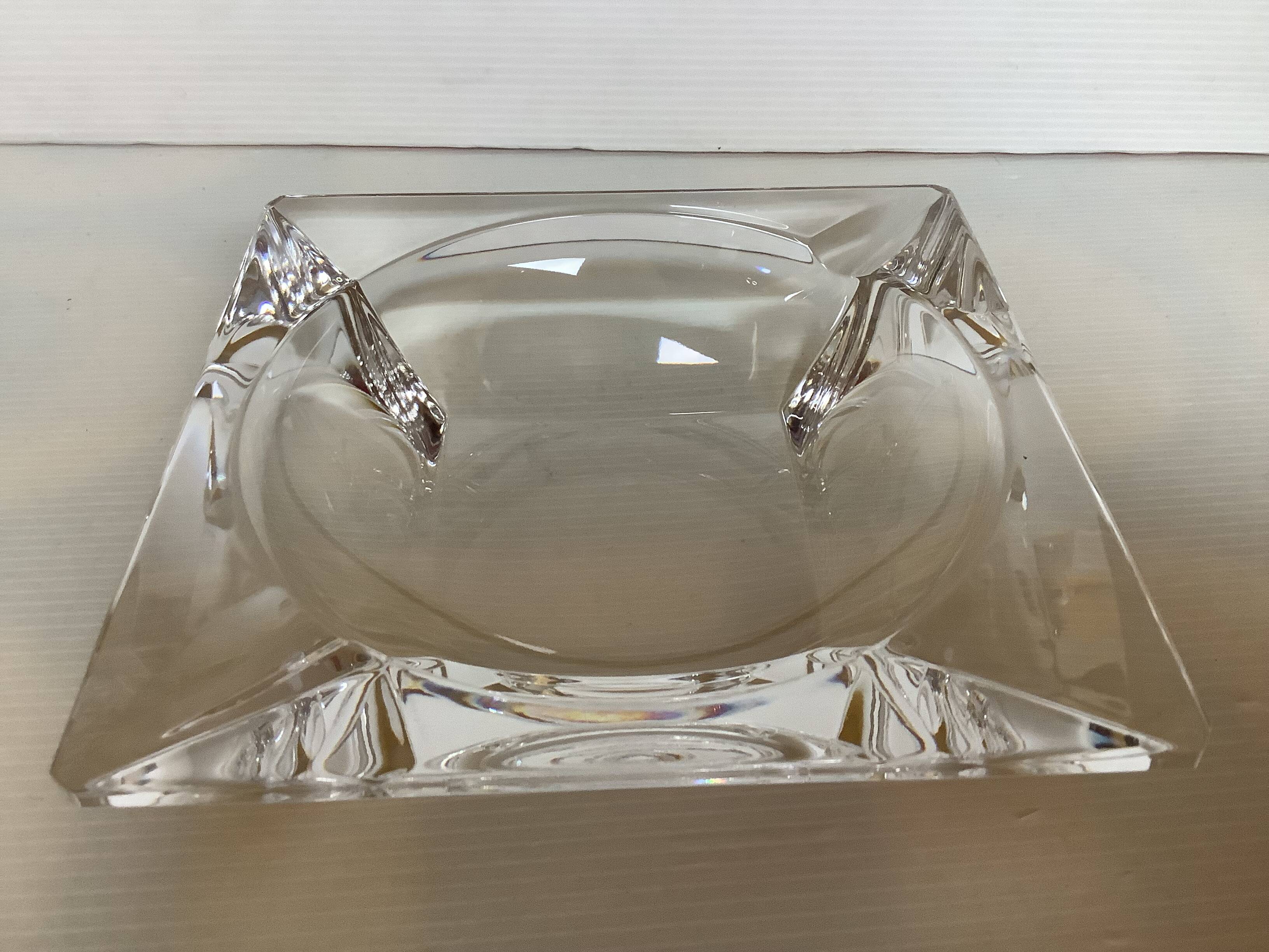 Large empty pocket ashtray Val Saint Lambert