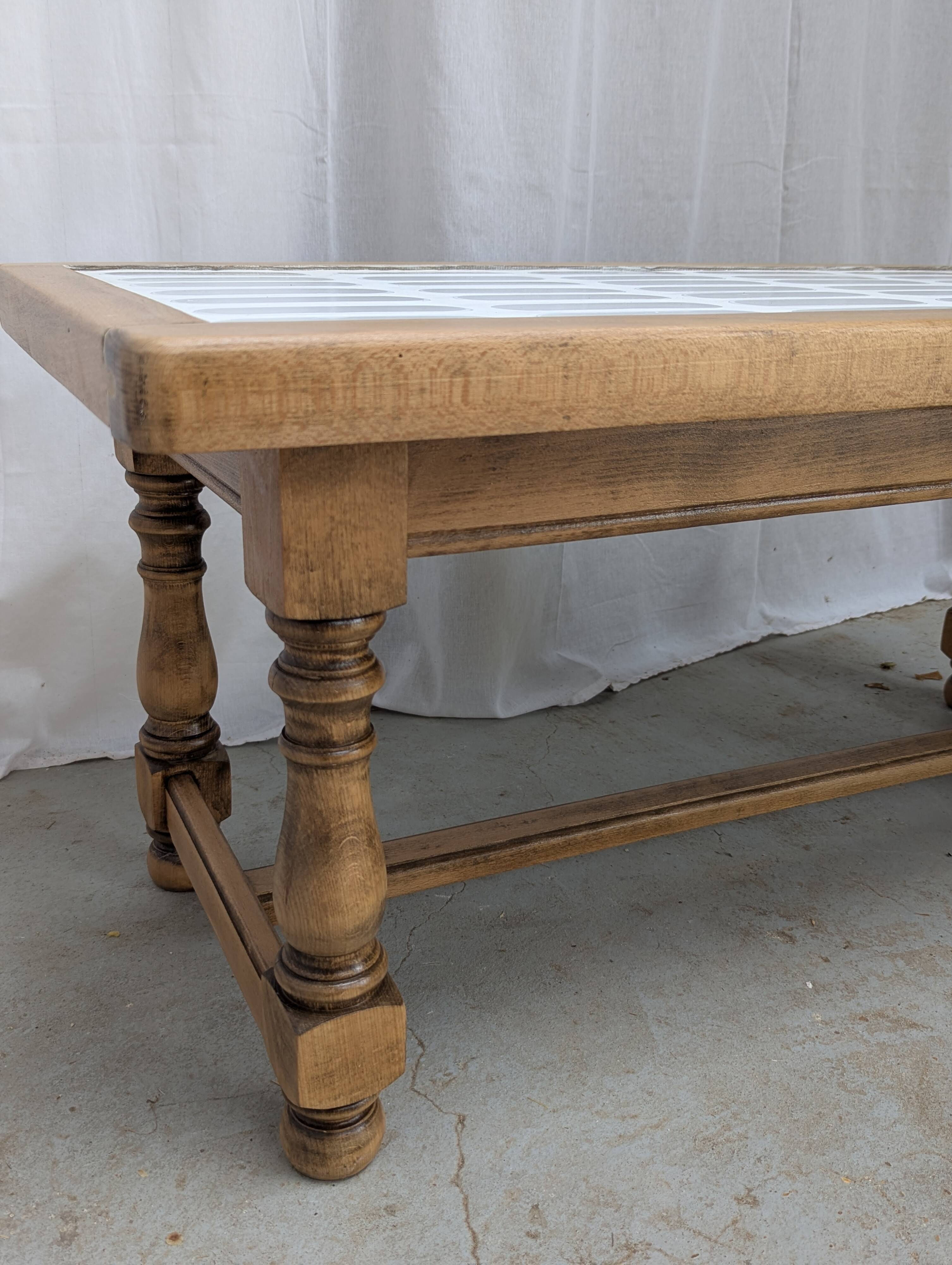 Tiled coffee table - Modern rounded tiling