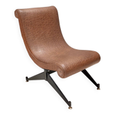 Fauteuil lounge en skaï marron avec pieds en métal verni noir, Italie