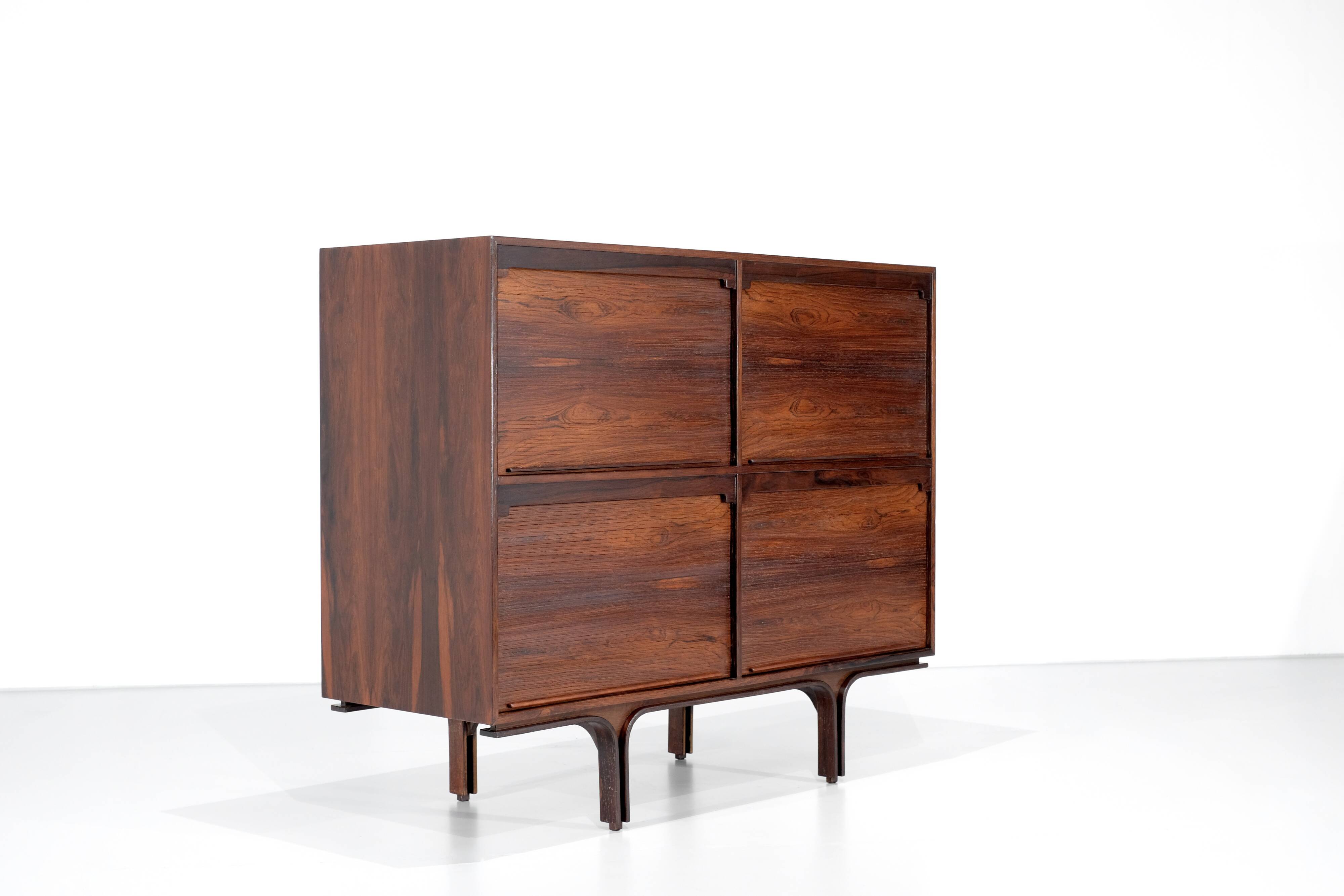 Buffet modèle 504 conçu par Gianfranco Frattini pour Bernini, Italie 1960s.