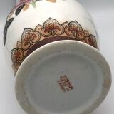 Vase in asian porcelain decorated with birds