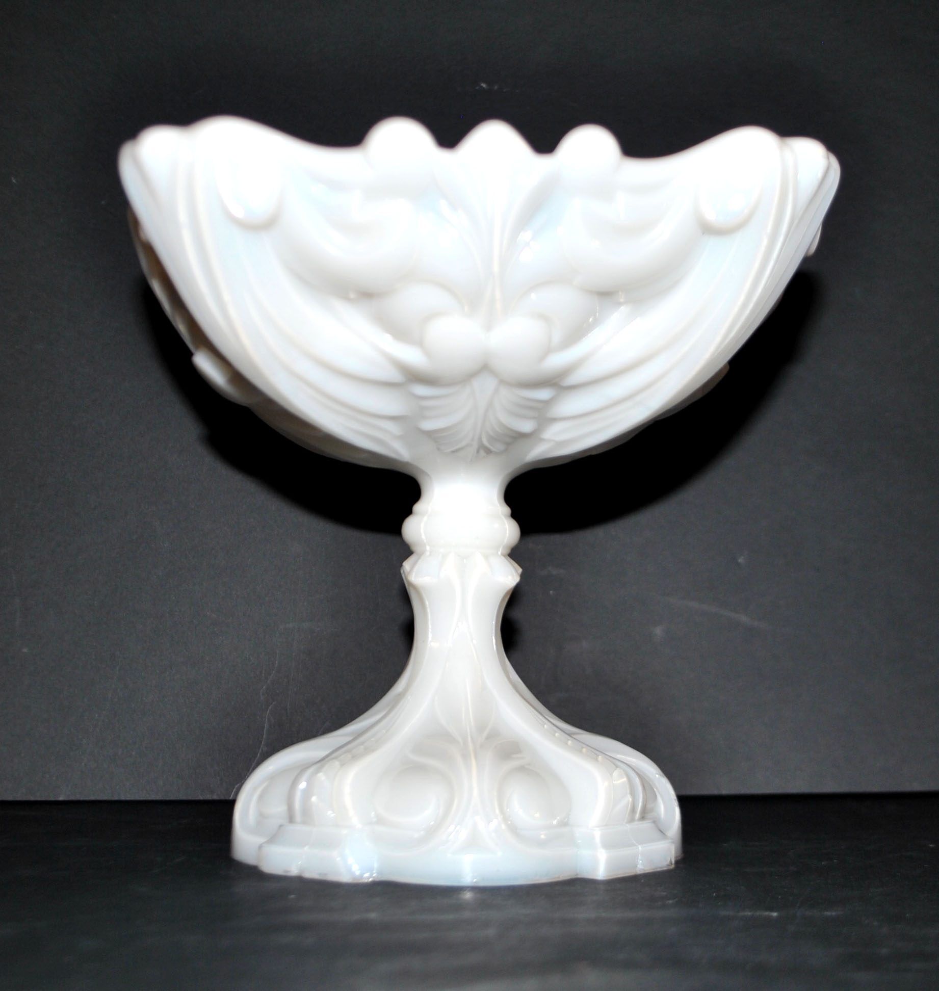 Opaline de Vallerysthal chalice cup Art Nouveau 1910 white opaline H16cm